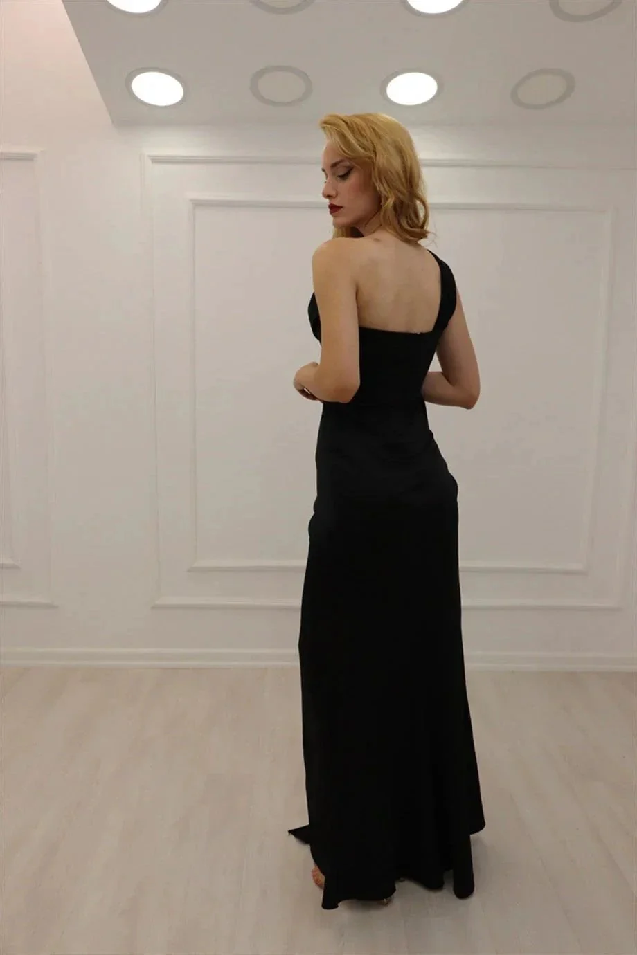 A-line Black One Shoulder Glitter Sleeveless Prom Dress With Slit - Image 3