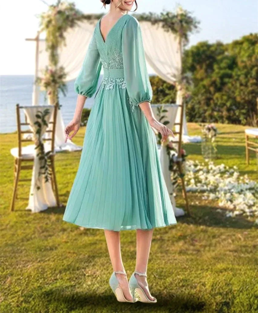 A-Line/Princess V-Neck Knee-Length Mother Of The Bride Dresses With Lace Ruffle Embroidery - Image 2