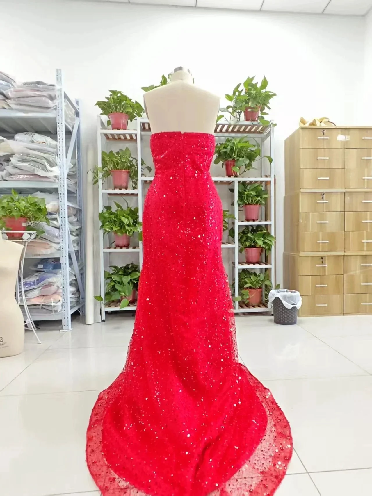 Alcyone | Mermaid Scoop Neck Red Sequins Prom Dresses with Slit F1065 - Image 3