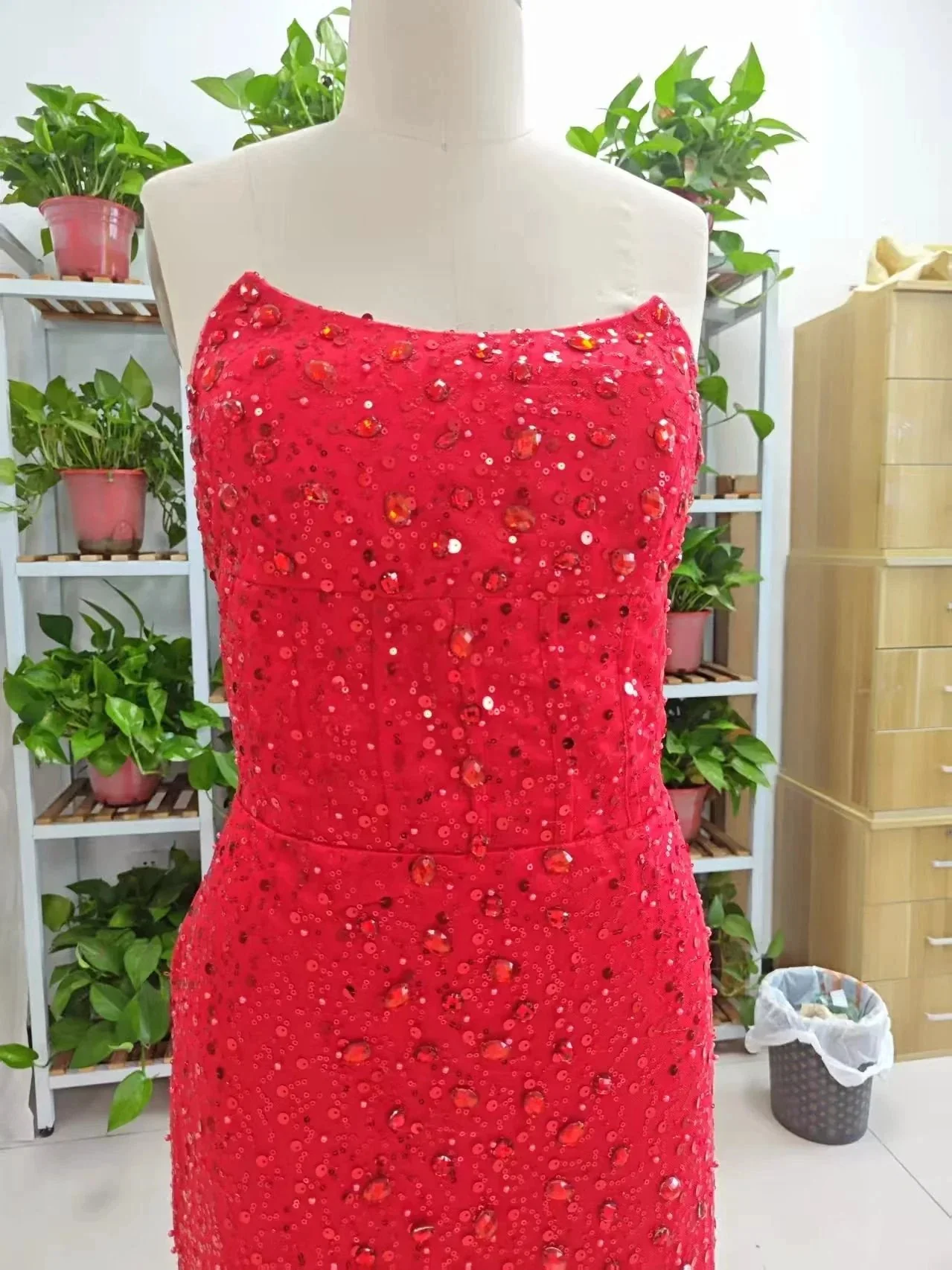 Alcyone | Mermaid Scoop Neck Red Sequins Prom Dresses with Slit F1065 - Image 4