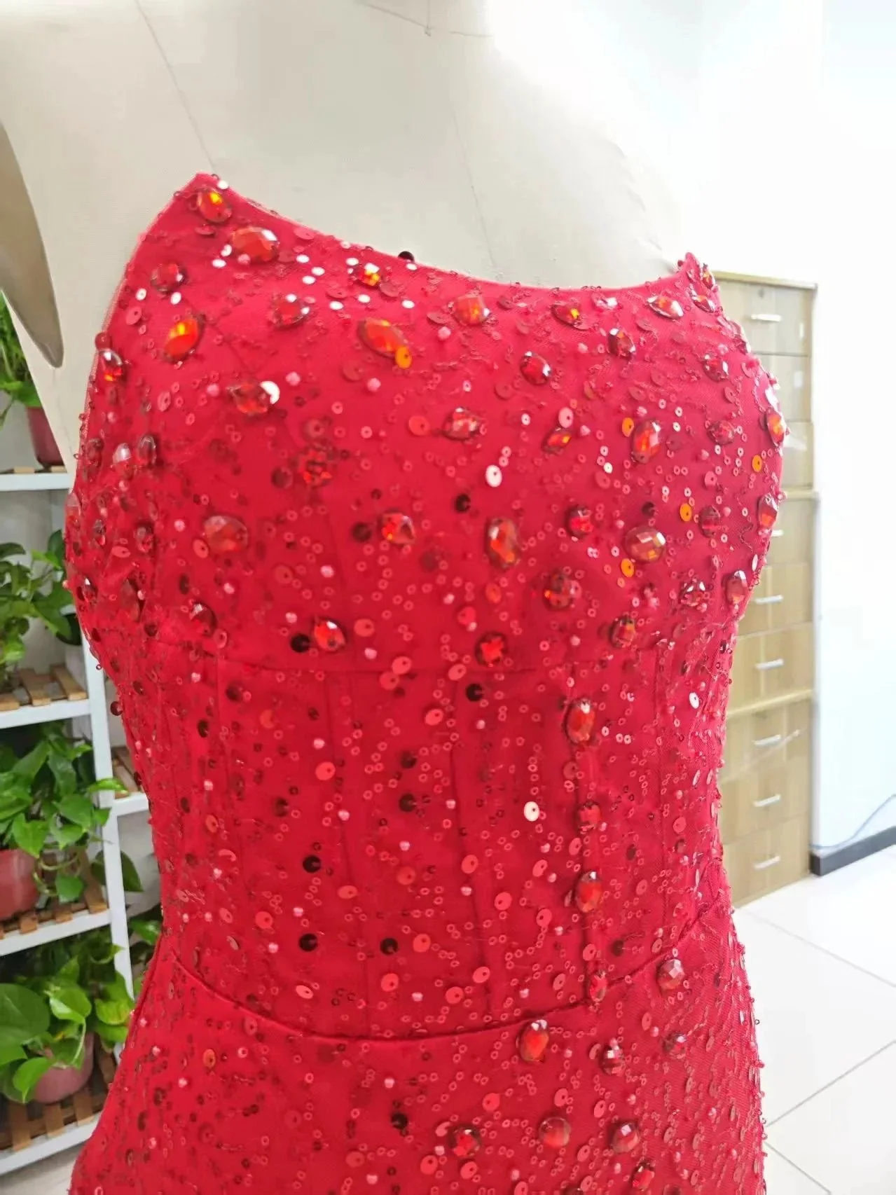 Alcyone | Mermaid Scoop Neck Red Sequins Prom Dresses with Slit F1065 - Image 6
