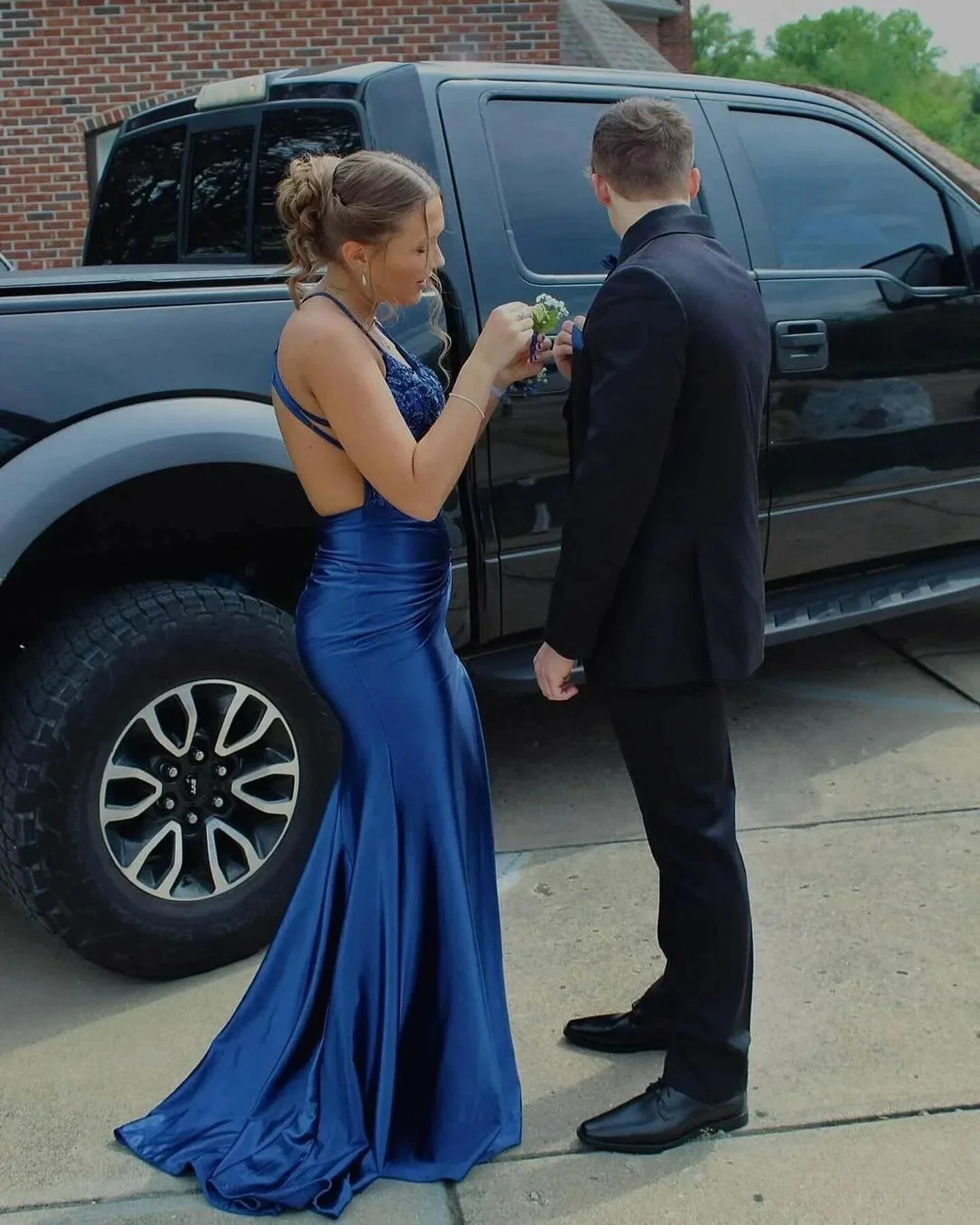Amazing Column Satin Scoop Sleeveless Blue Prom Dresses With Appliques Split Front - Image 3