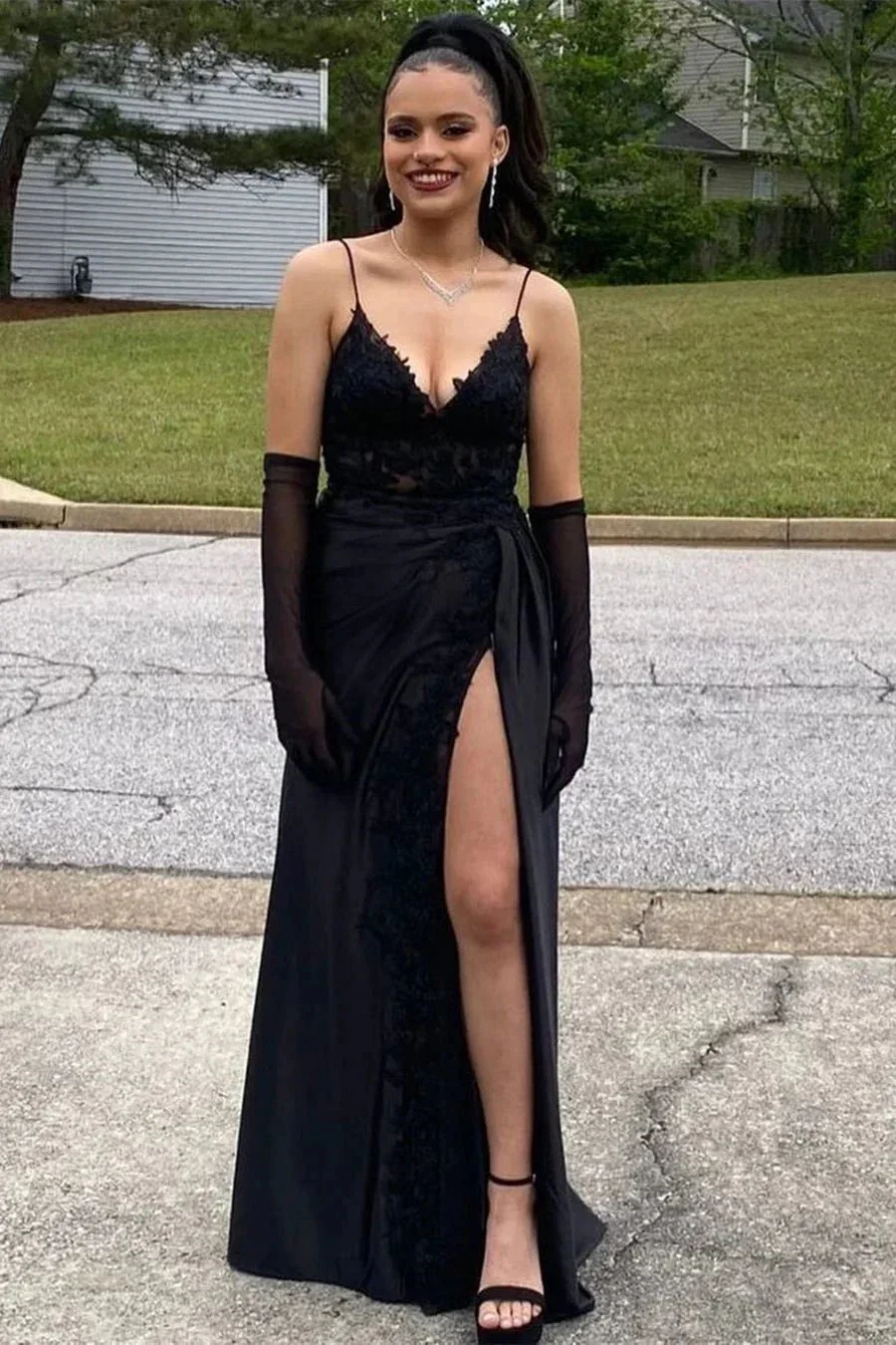 Amazing Long Black V-neck Spaghetti Straps Lace Sleeveless Prom Dress With Slit - Image 2