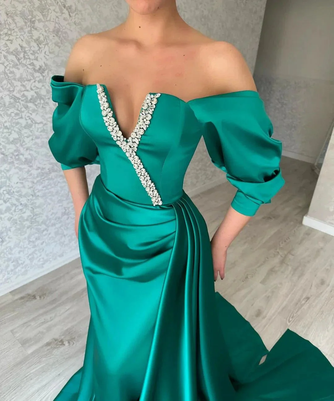 Amazing Long Green A-line Off-the-shoulder Prom Dress With Slit - Image 4