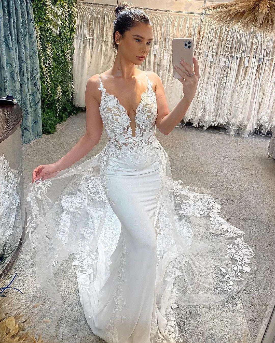 Amazing Long White V-neck Spaghetti Straps Mermaid Sleeveless Wedding Dress With Lace - Image 2