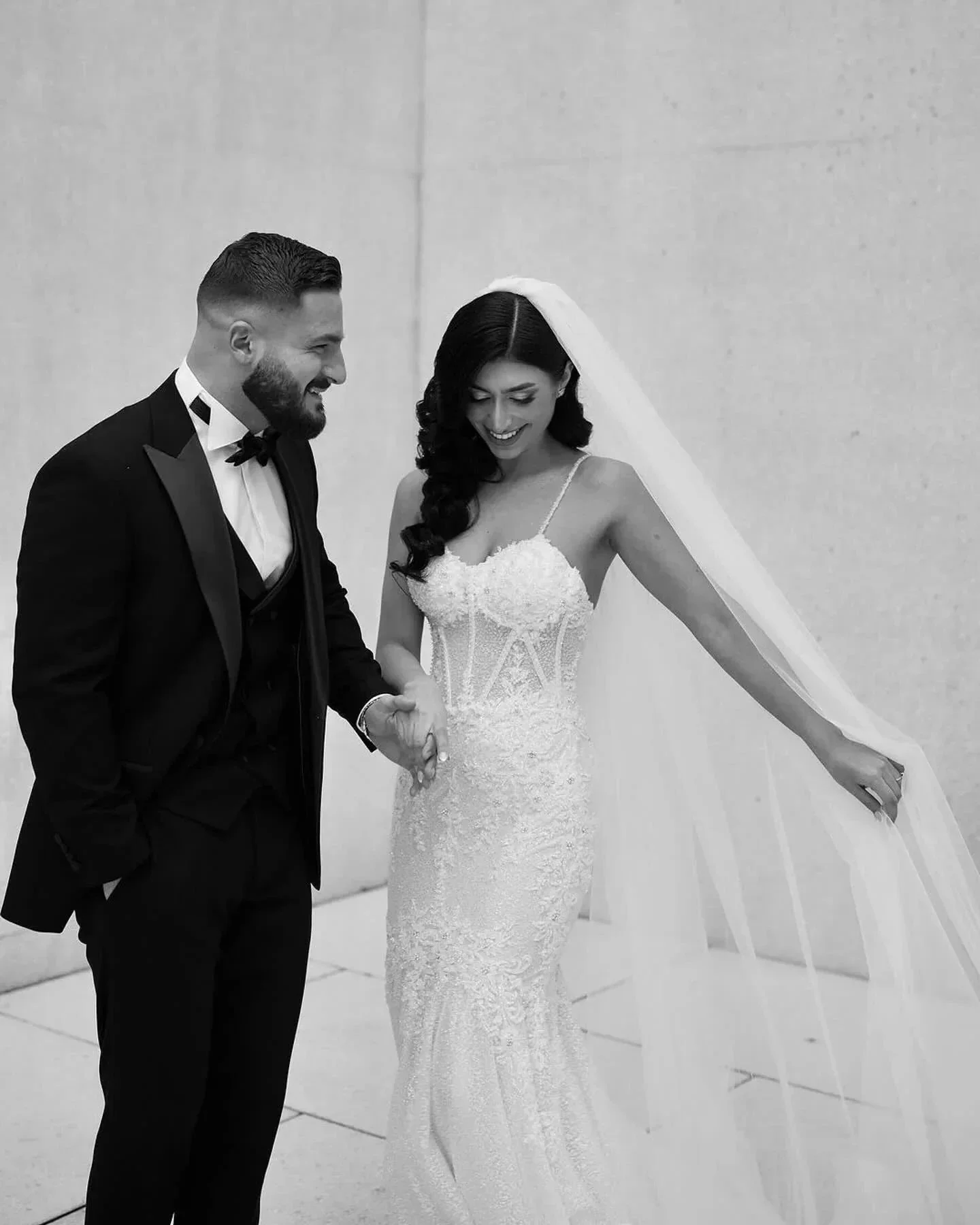 Amazing Mermaid Lace Spaghetti Straps Sleeveless White Long Wedding Dress With Appliques - Image 2