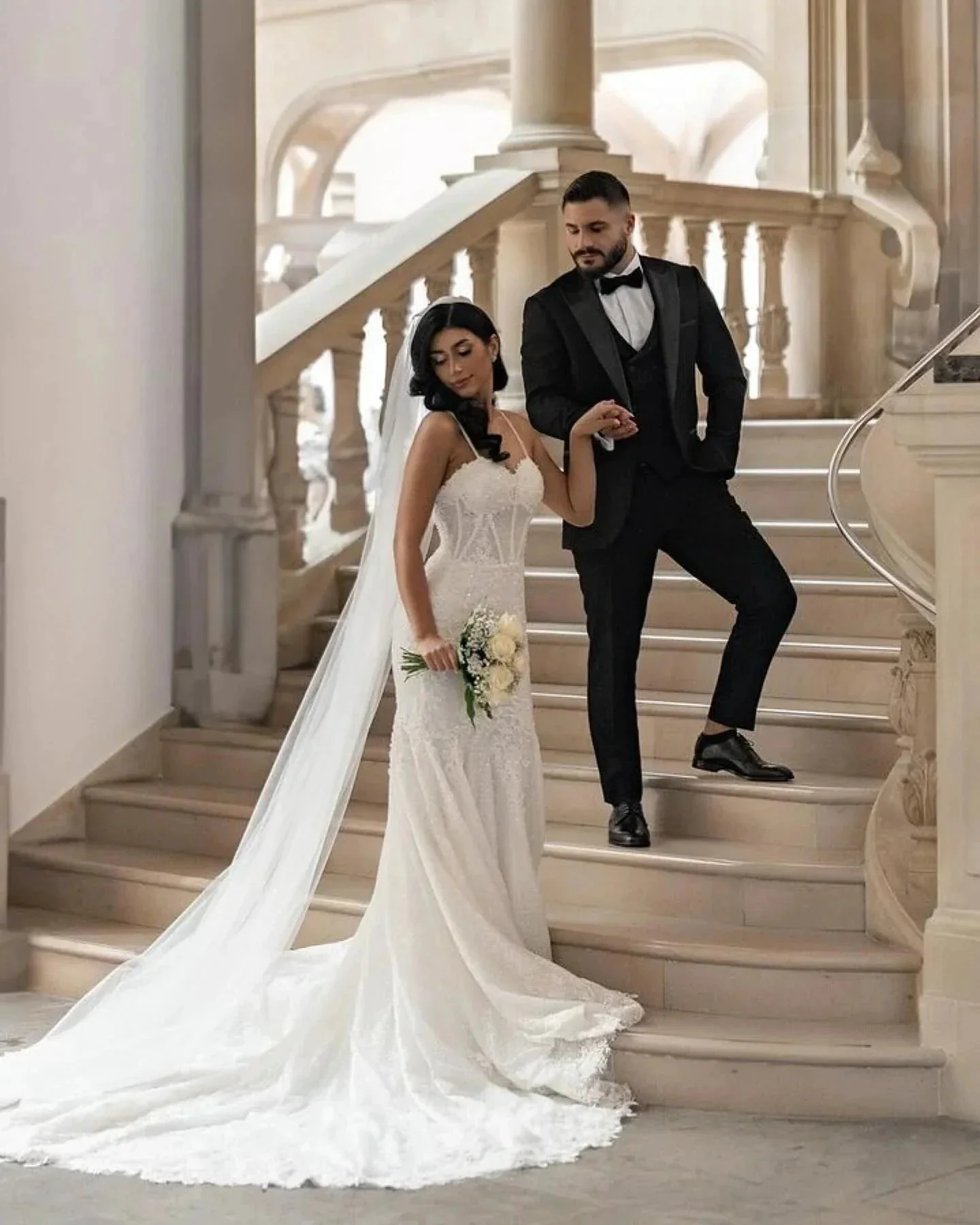 Amazing Mermaid Lace Spaghetti Straps Sleeveless White Long Wedding Dress With Appliques - Image 3