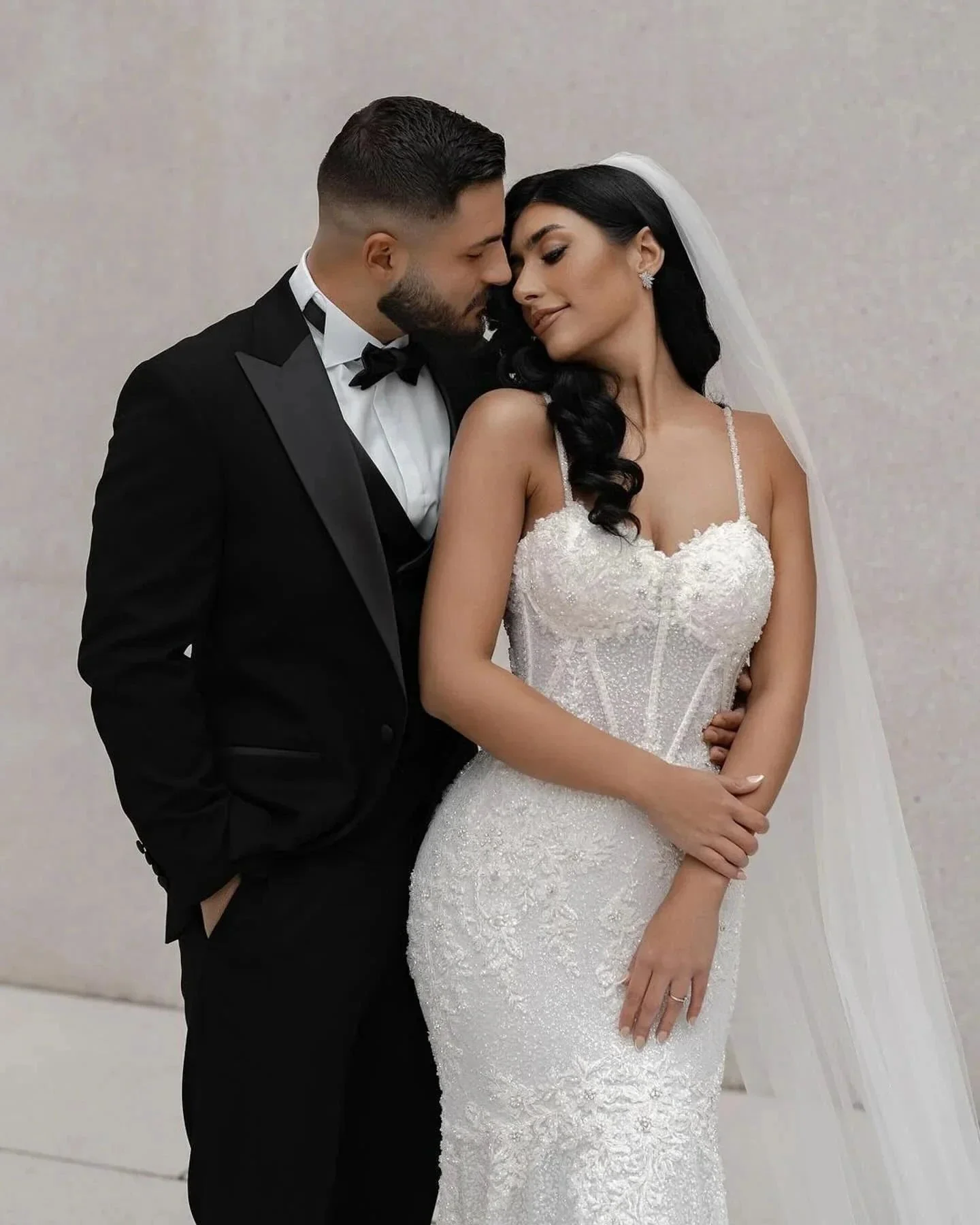 Amazing Mermaid Lace Spaghetti Straps Sleeveless White Long Wedding Dress With Appliques - Image 7