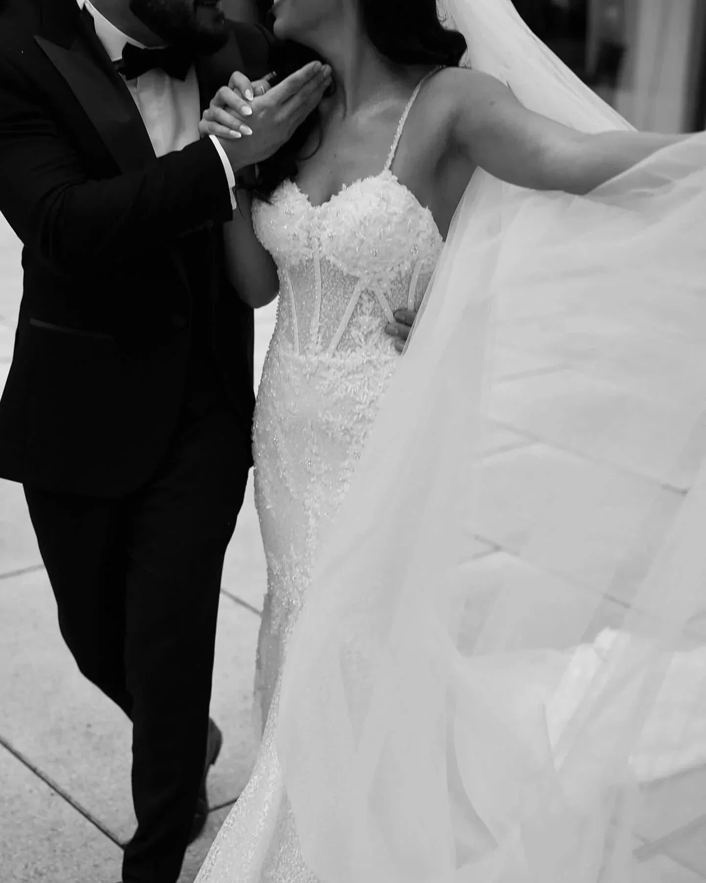 Amazing Mermaid Lace Spaghetti Straps Sleeveless White Long Wedding Dress With Appliques - Image 9
