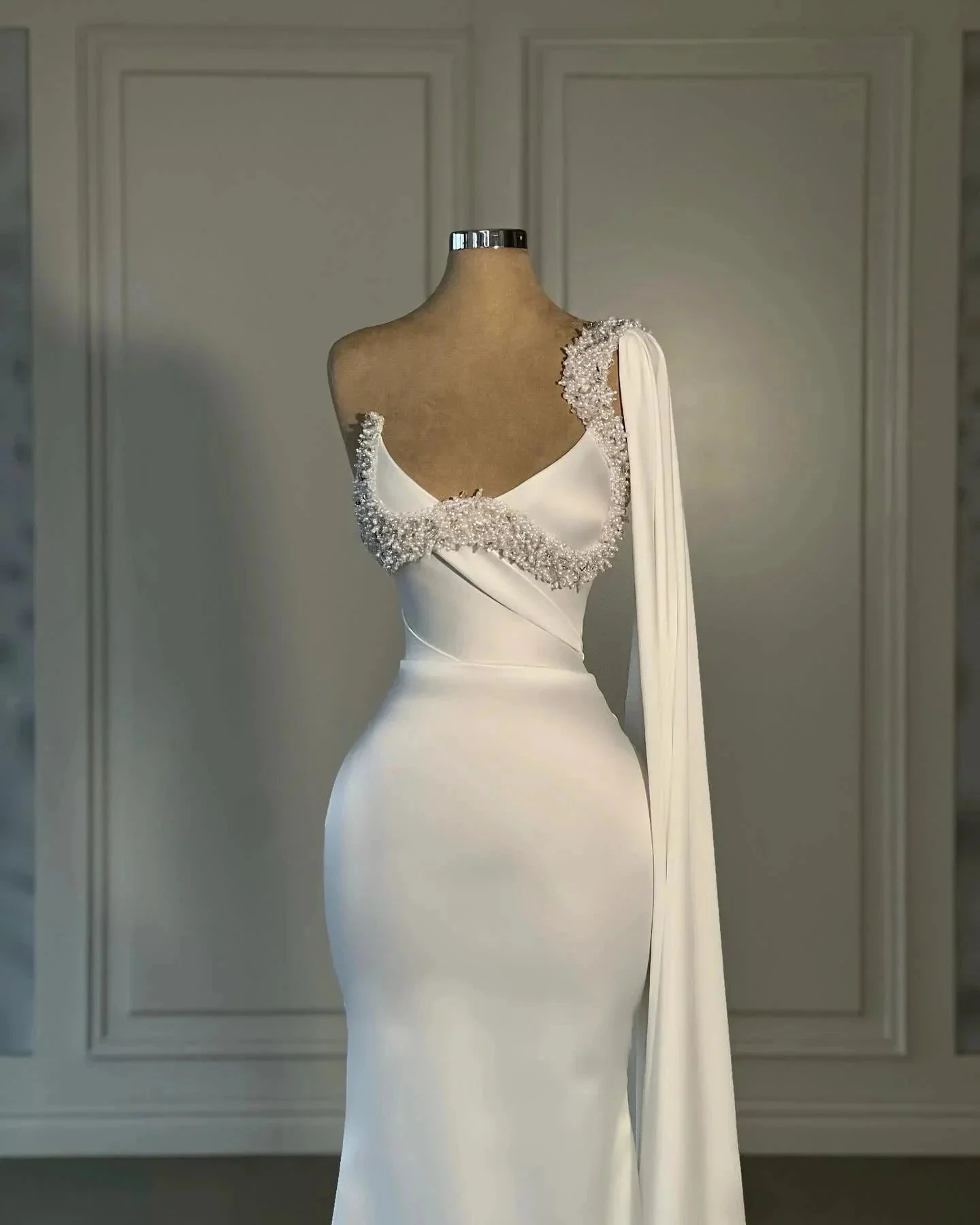 Amazing Mermaid Satin One Shoulder Sleeveless White Wedding Dress With Rhinestone - Image 2
