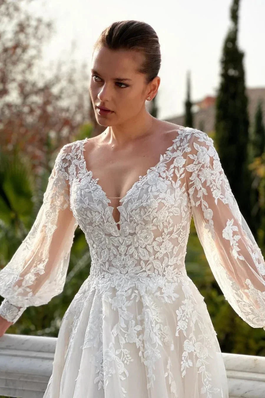 Amazing V-neck Backless Long Sleeves A-line Appliques Wedding Dress - Image 5