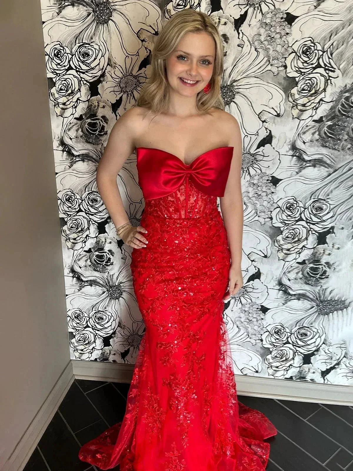 Arvin | Strapless Red Mermaid Lace Appliques Long Prom Dress with Bow - Image 7