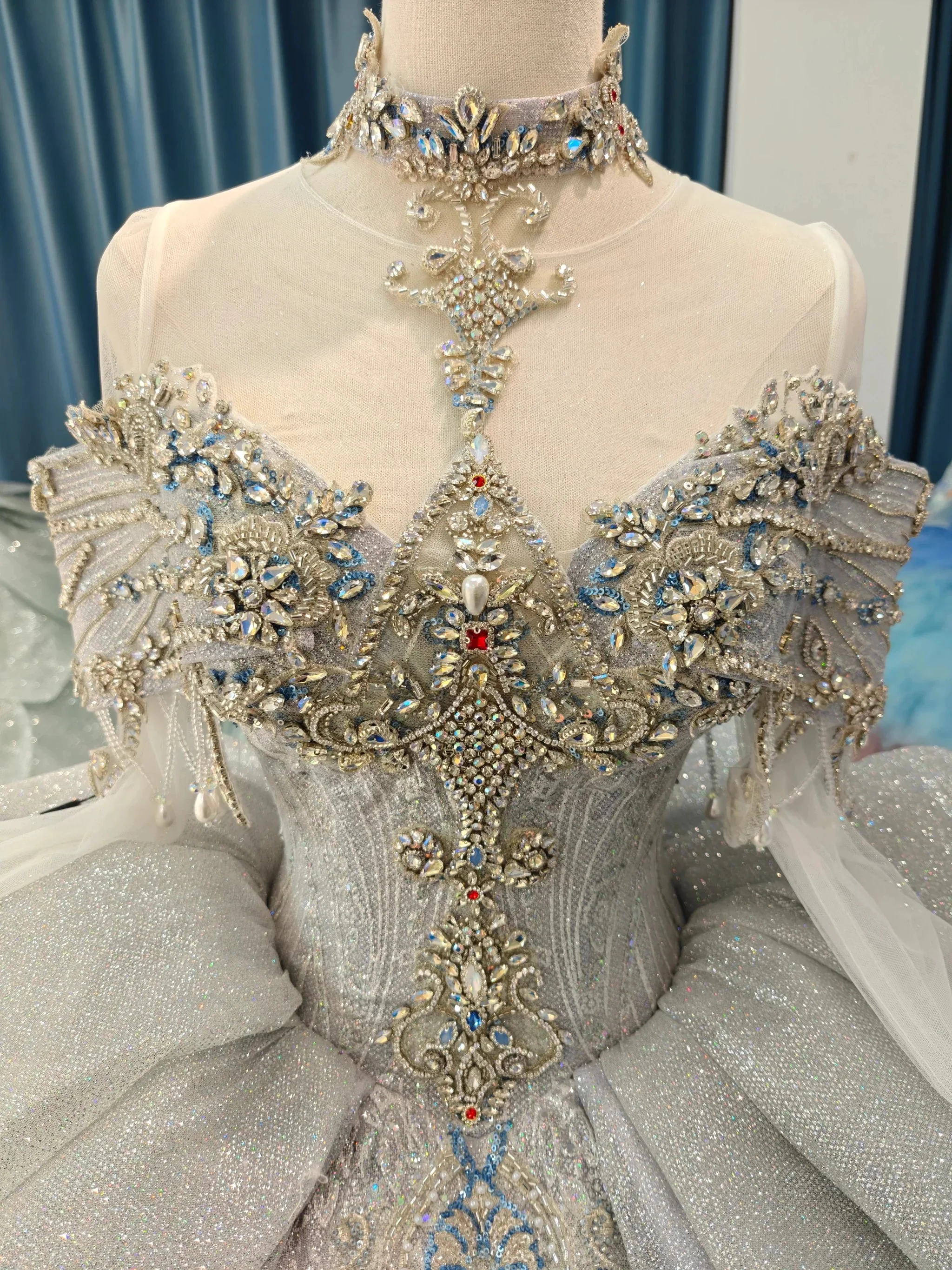 Regal Silver-Gray Off-the-Shoulder Ball Gown Wedding Dress with Crystal Collar, Beaded Embroidery & Tulle Train Ye-2032 - Image 2
