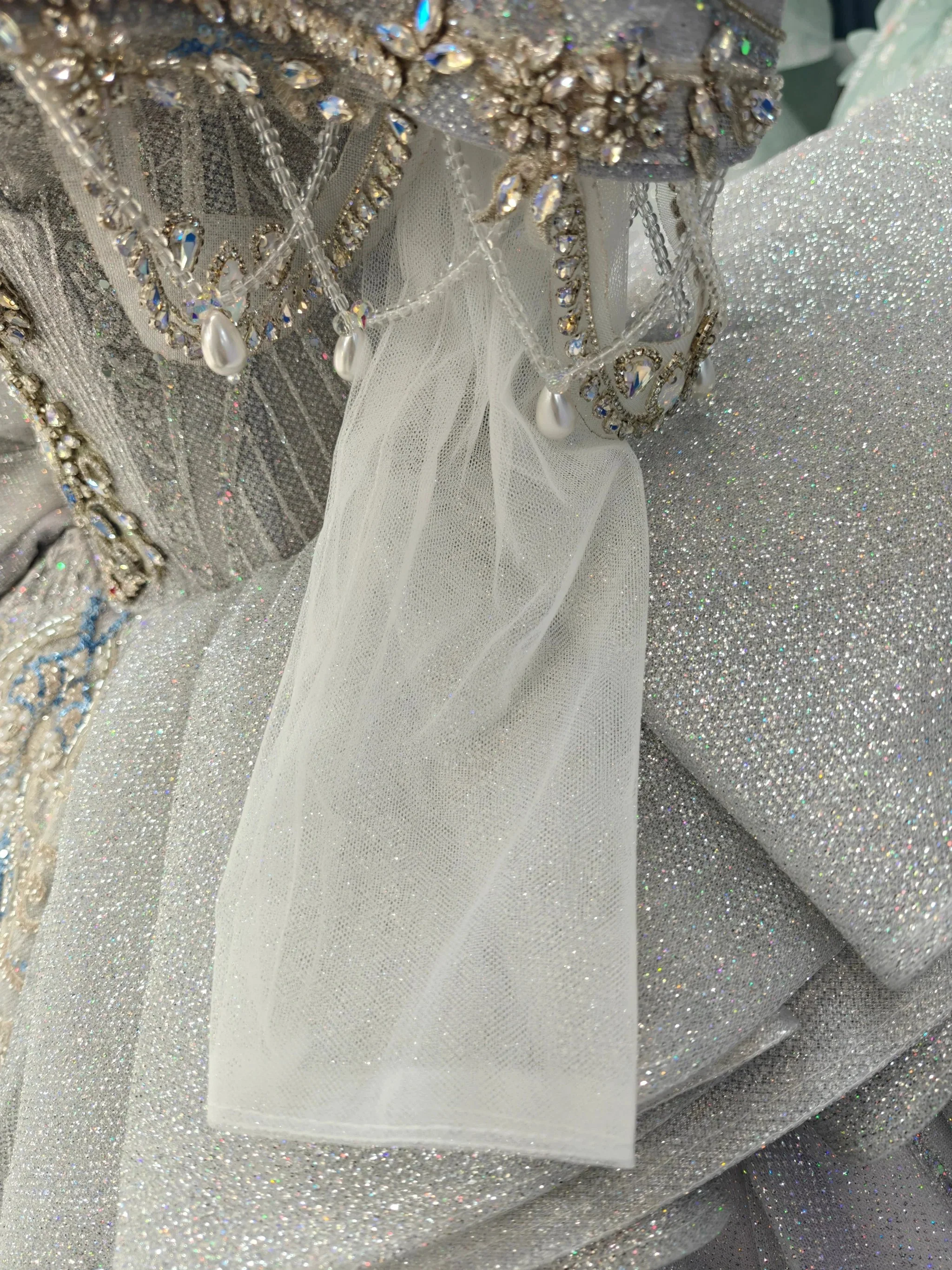 Regal Silver-Gray Off-the-Shoulder Ball Gown Wedding Dress with Crystal Collar, Beaded Embroidery & Tulle Train Ye-2032 - Image 3