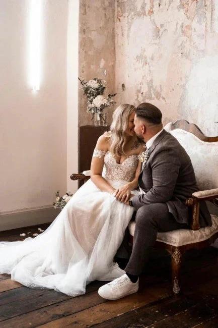 Beautiful A-line Boho Off-the-shoulder Wedding Dresses With Lace - Image 3