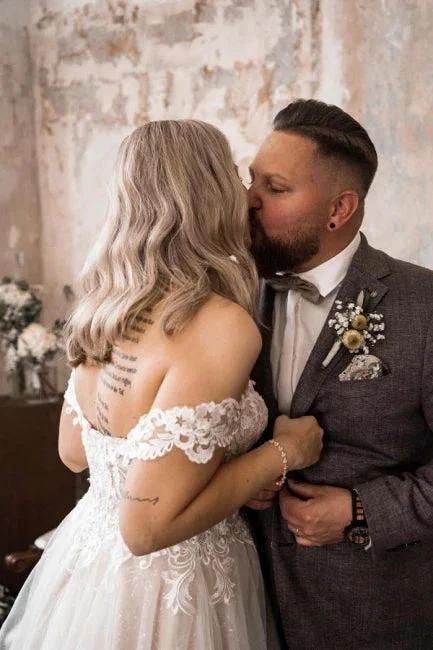 Beautiful A-line Boho Off-the-shoulder Wedding Dresses With Lace - Image 4