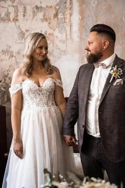 Beautiful A-line Boho Off-the-shoulder Wedding Dresses With Lace - Image 6