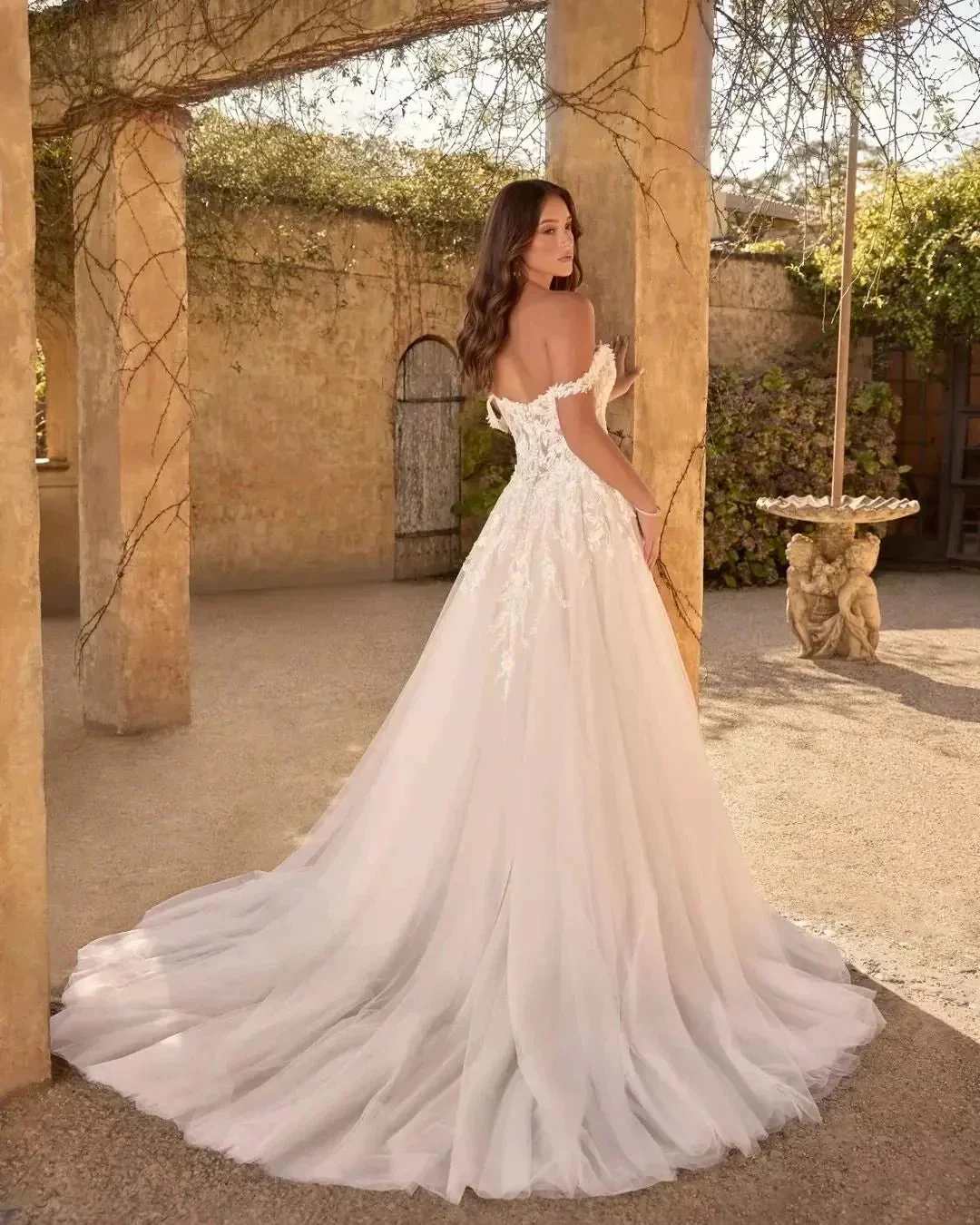 Beautiful A-Line Lace Sweetheart Sleeveless White Long Wedding Dress With Appliques Split - Image 4