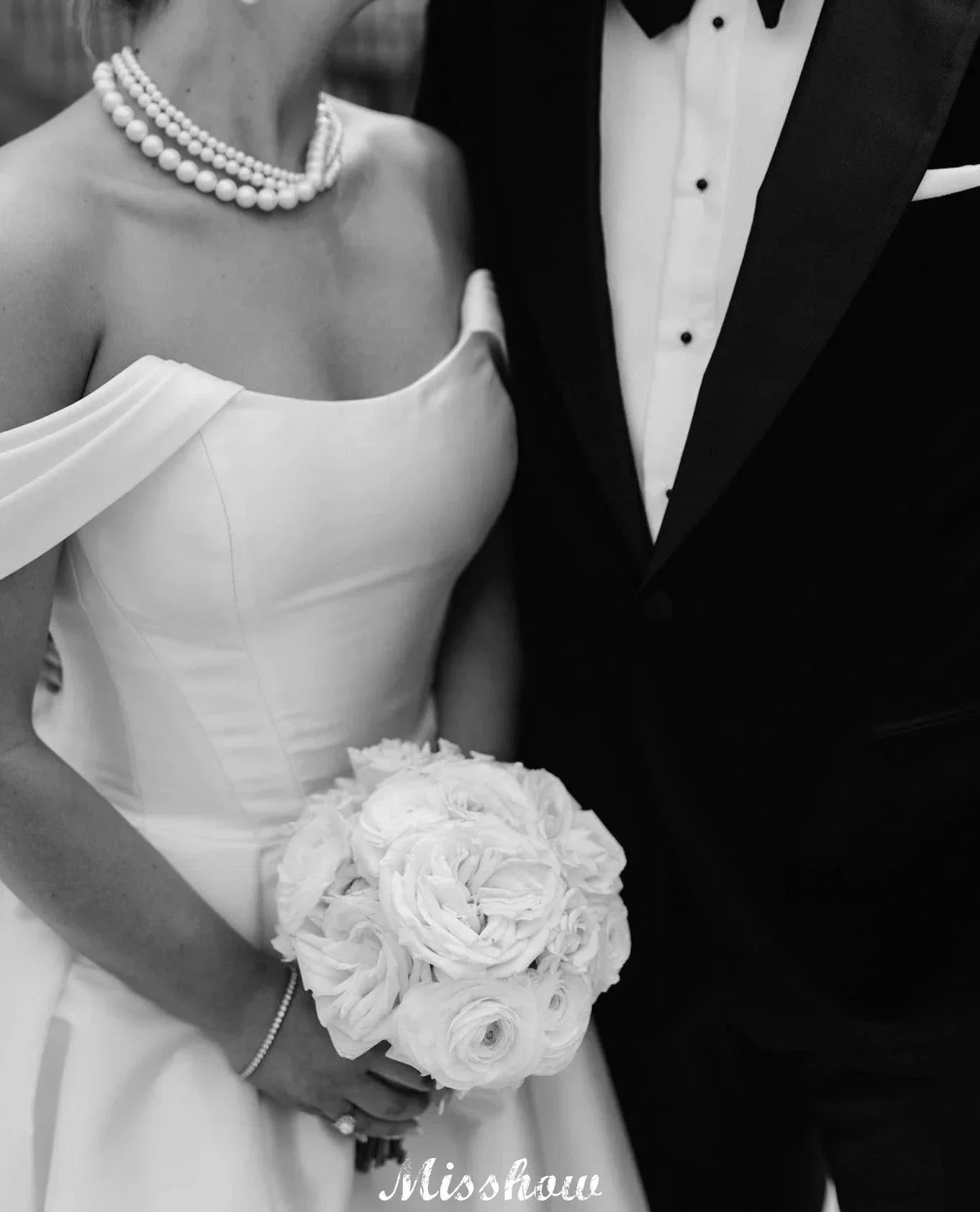 Beautiful A-Line Off-The-Shoulder Scoop Sleeveless Ruffles Satin Split Front White Wedding Dresses - Image 4