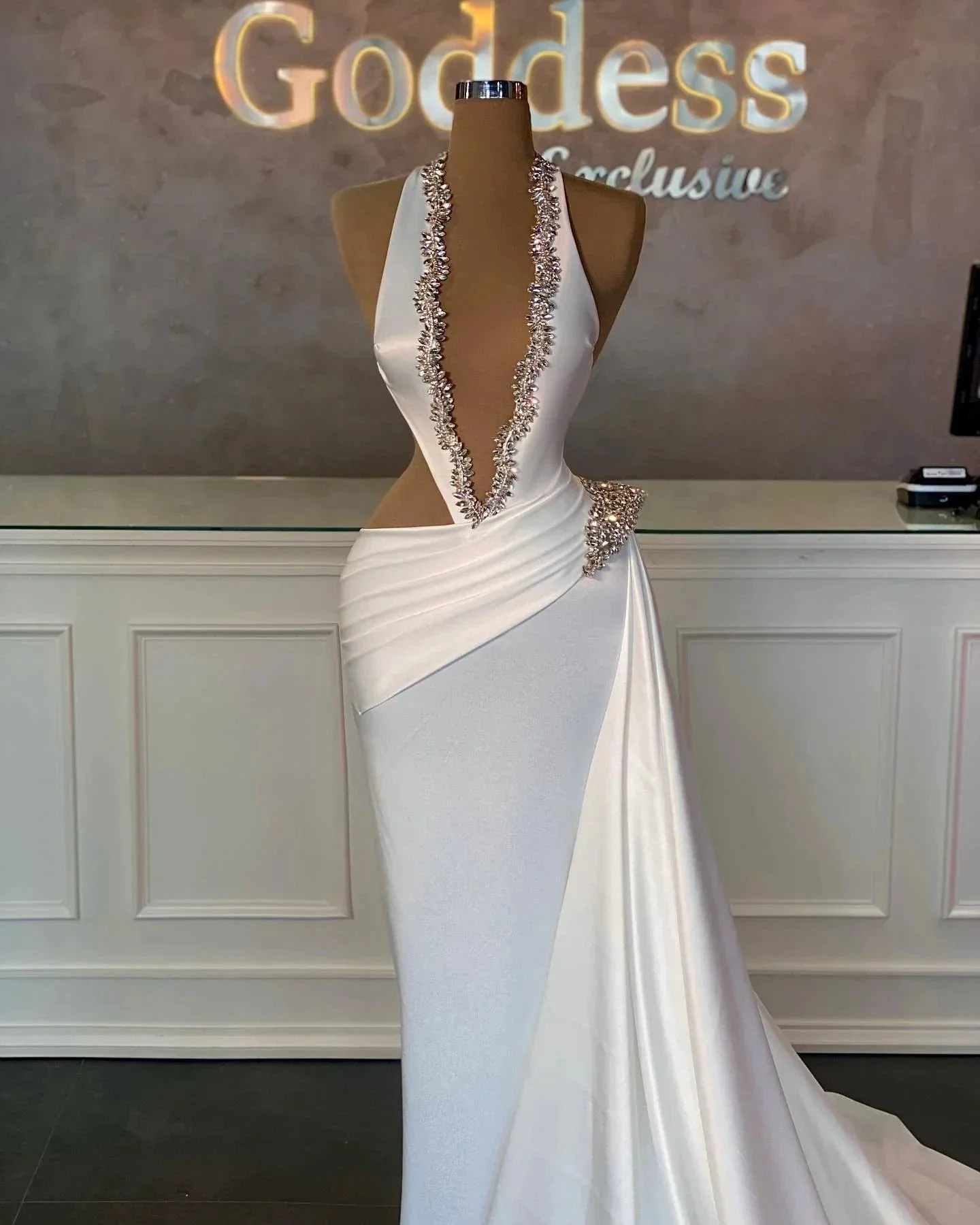 Elegant A-line Satin Sleeveless Halter Long Prom Dresses - Image 2