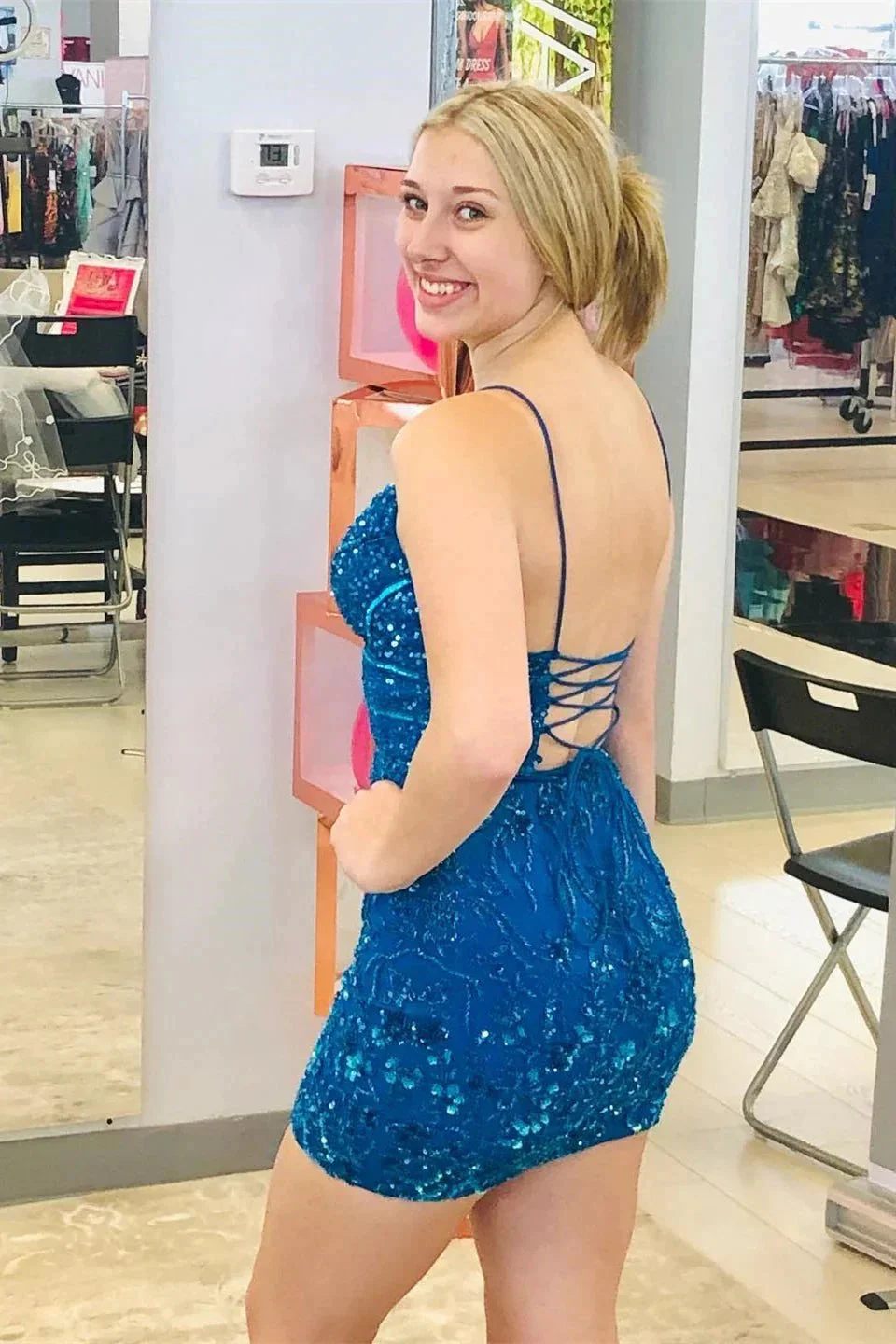 Beautiful Blue V-neck Spaghetti Straps Sleeveless Short Homecoming Dresses With Lace - Image 2