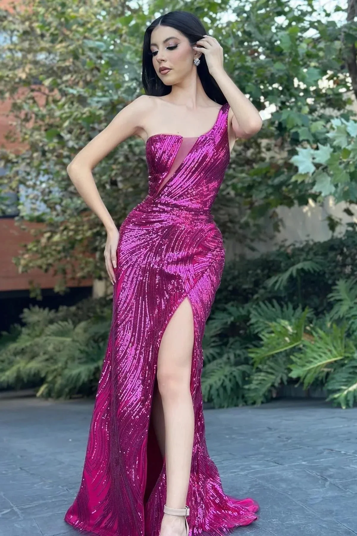 Beautiful Column Tulle Sequined One Shoulder Sleeveless Prom Dress With Split Front - Image 4