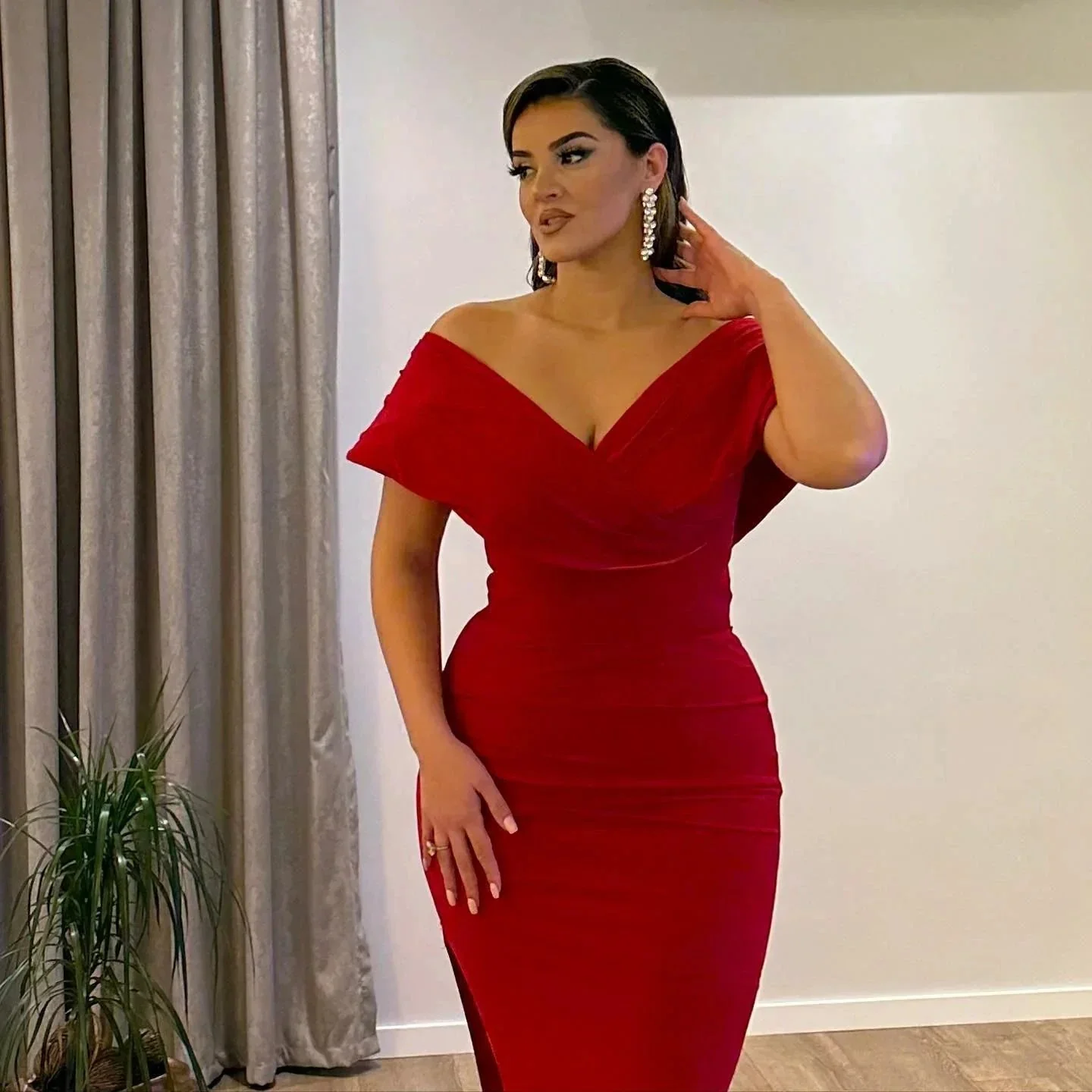 Beautiful Floor Length V-Neck Off-The-Shoulder Mermaid Ruby Prom Dress with Split - Image 4