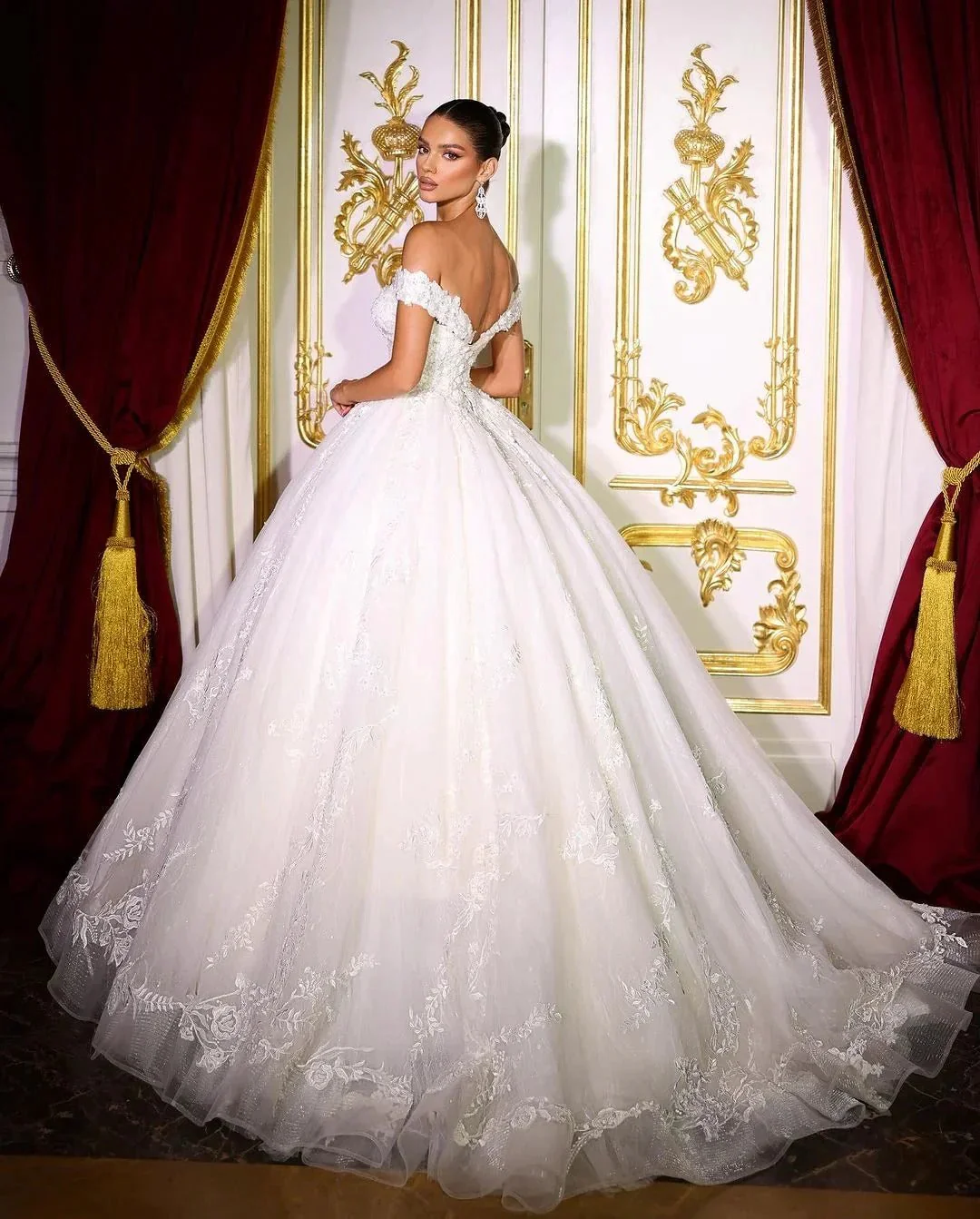 Beautiful Long A-line Off-the-shoulder V-neck Appliques Wedding Dress - Image 2