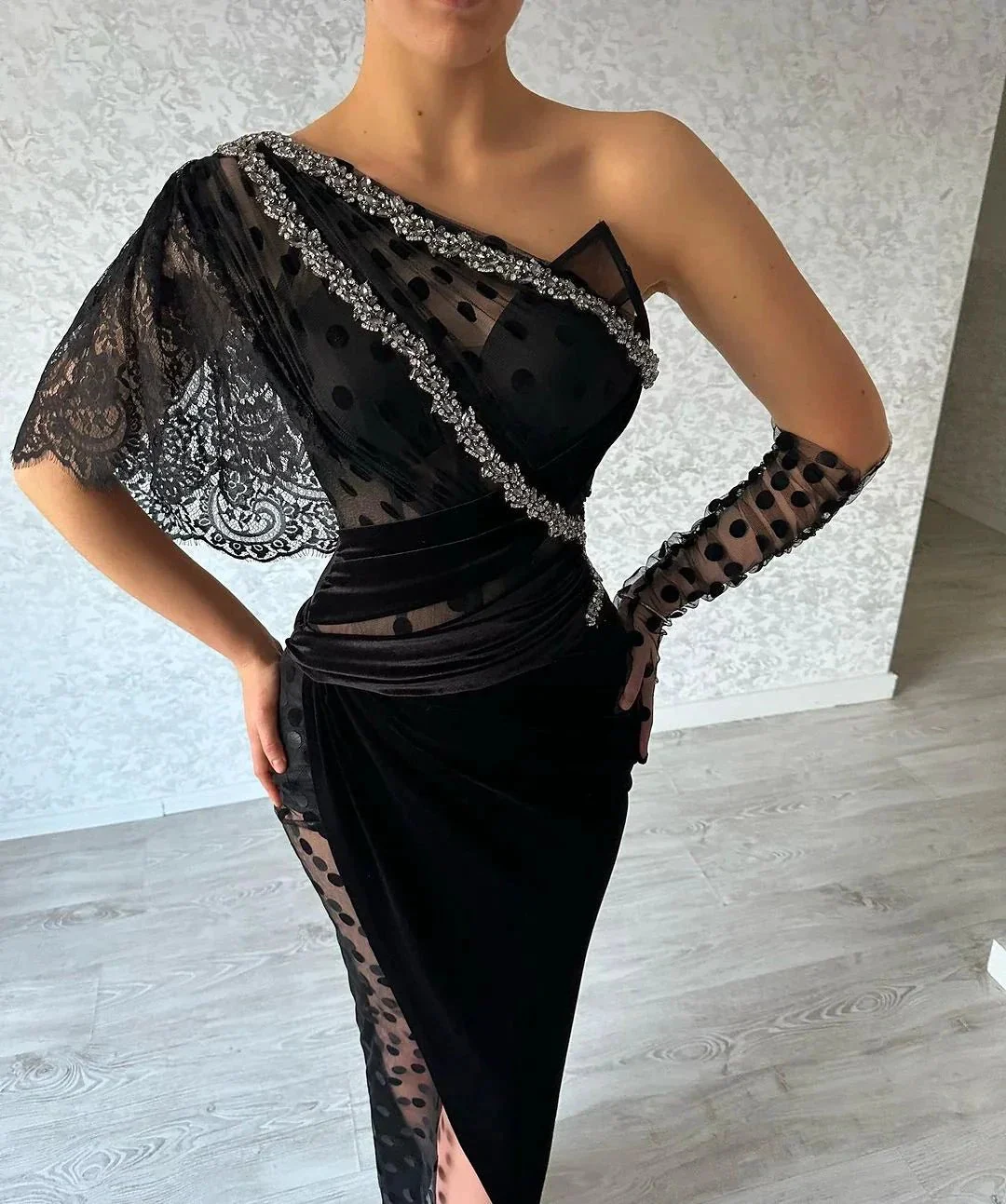 Beautiful Long Black Mermaid One Shoulder Lace Prom Dress With Slit - Image 2