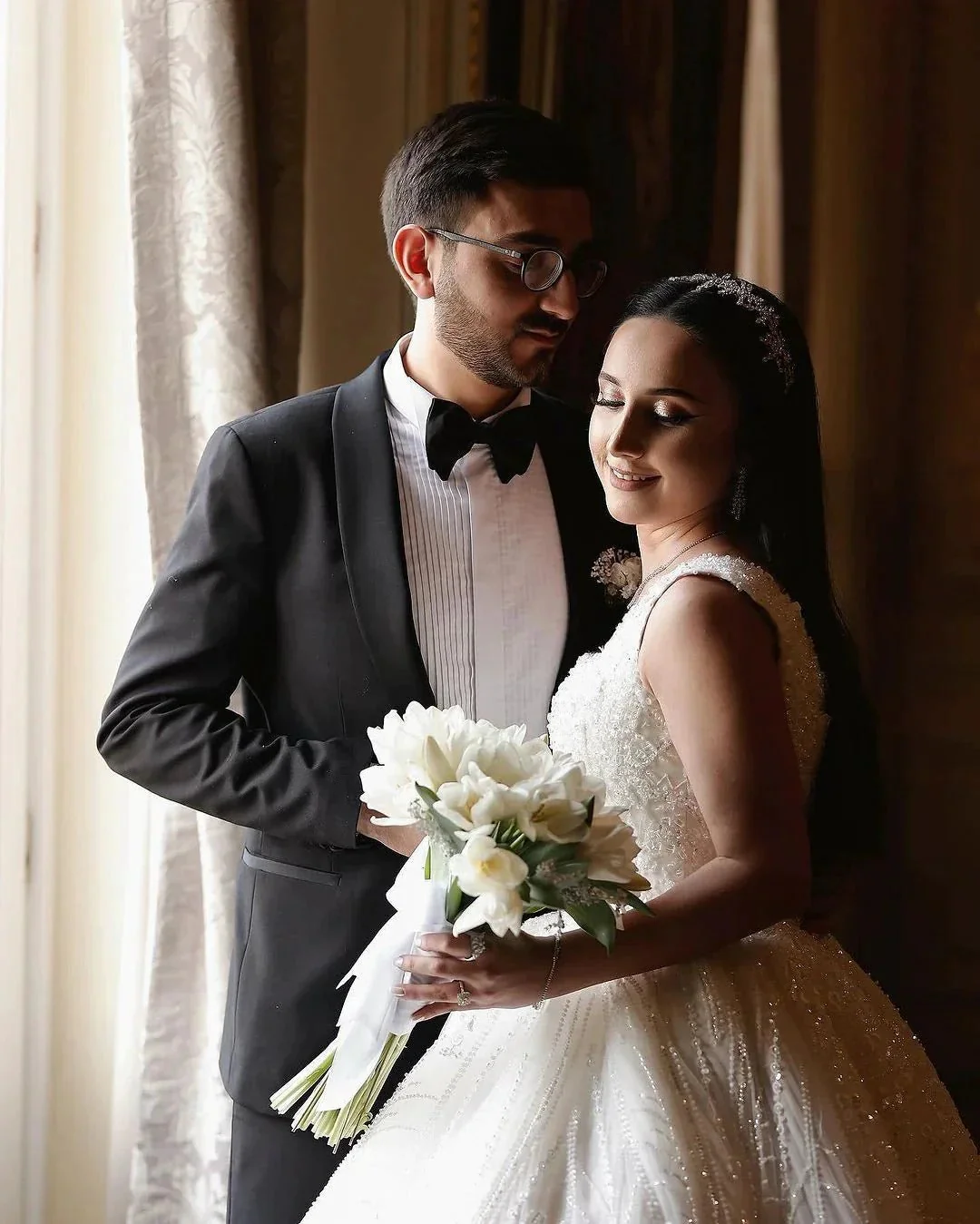 Beautiful Long Ivory A-line Sleeveless Beading Wedding Dress With Lace - Image 2