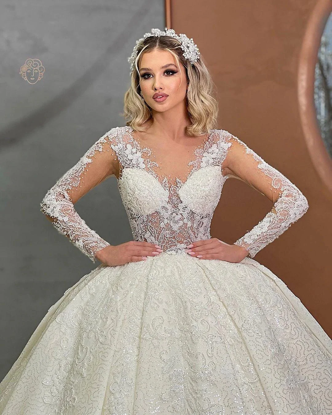 Beautiful Long Ivory Ball Gown Lace V-neck Wedding Dress - Image 2