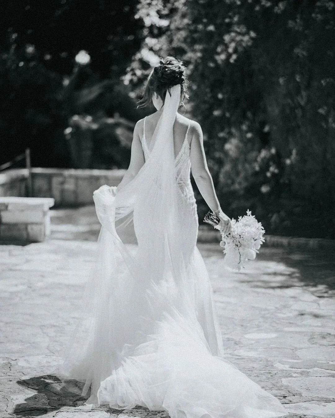 Beautiful Long Mermaid Spaghetti Straps V-neck Lace Sleeveless Backless Wedding Dress - Image 5
