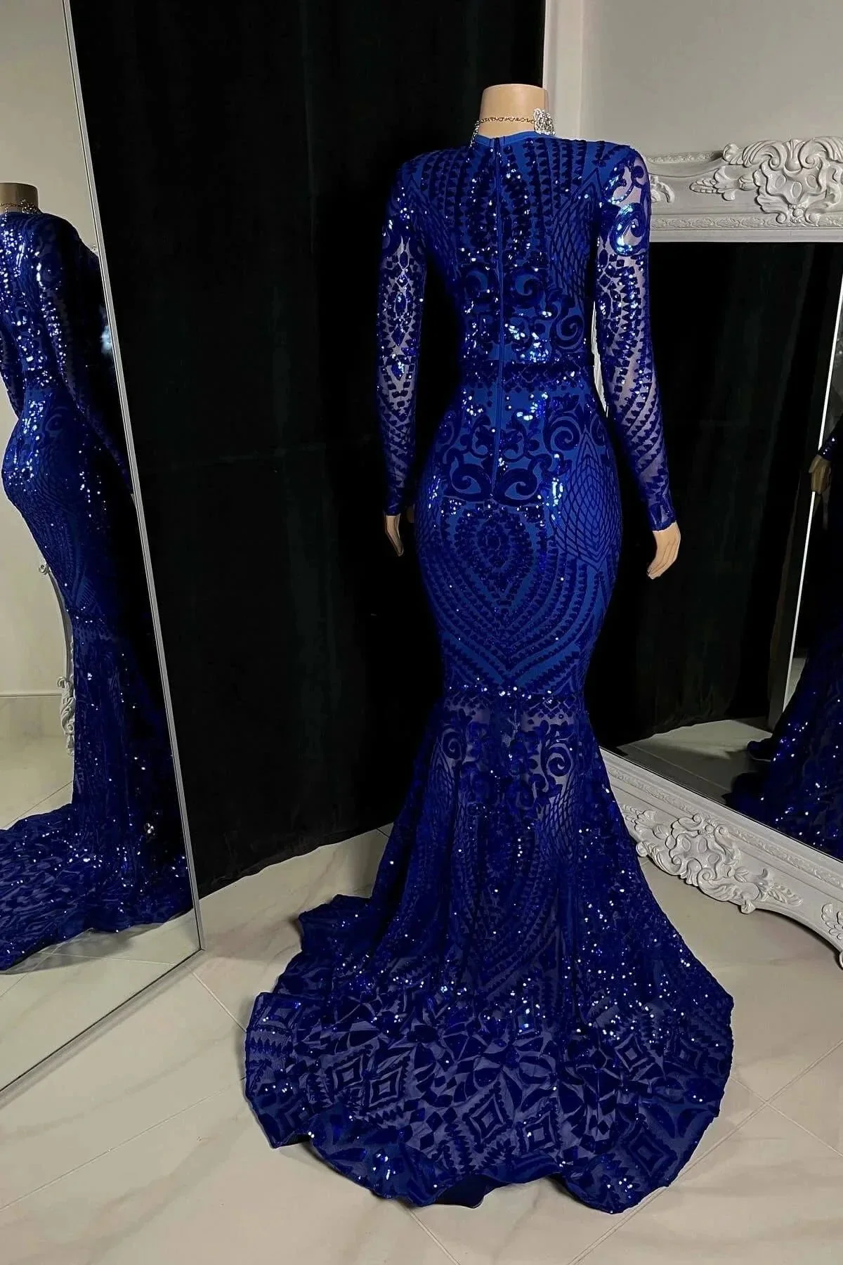 Beautiful Long Mermaid V-neck Prom Dress With Long Sleeves - Image 4