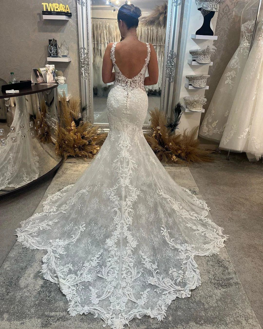 Beautiful Long Mermaid V-neck Sleeveless Lace Backless Wedding Dress - Image 2