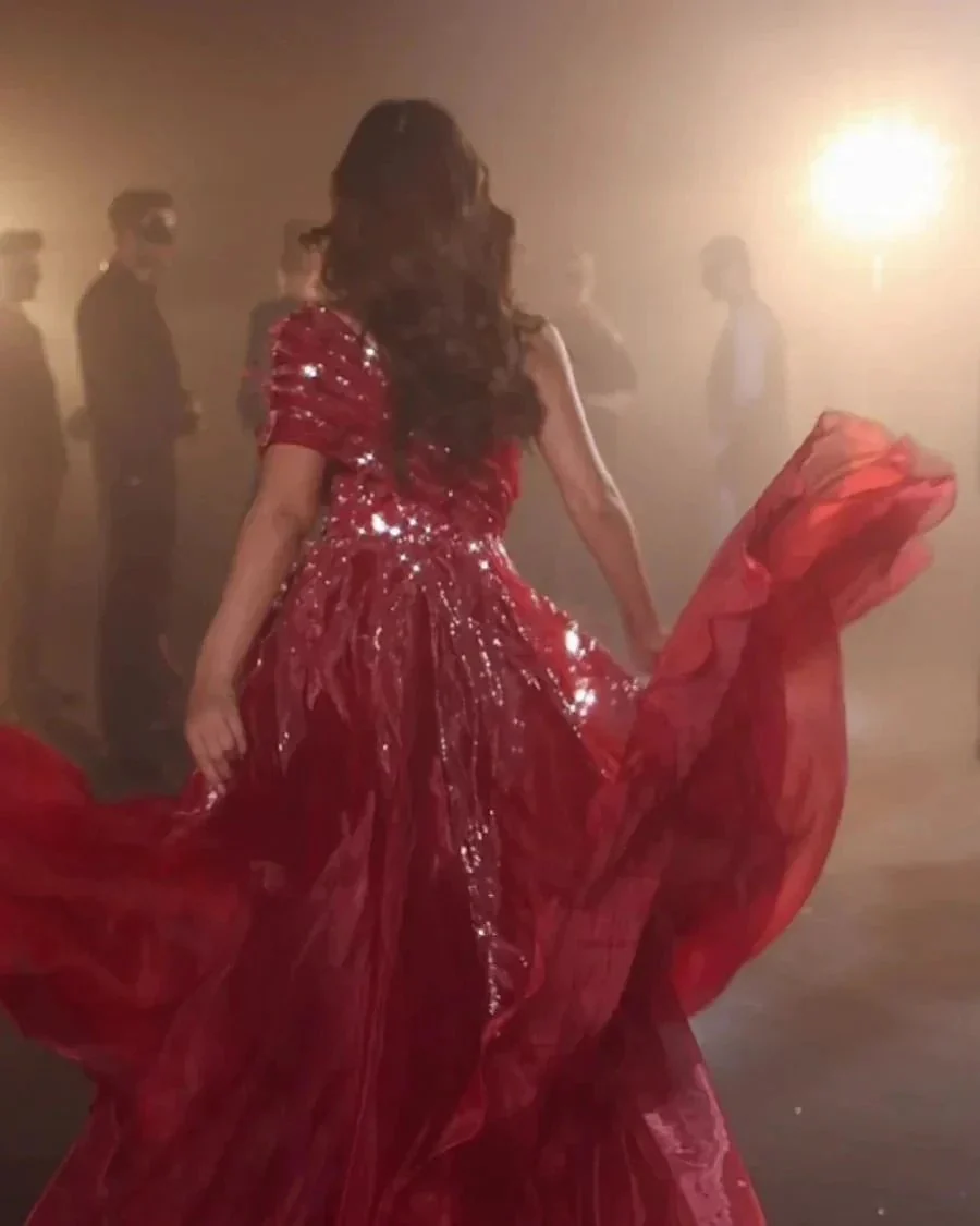 Beautiful Long Red Sweetheart A-line Prom Dress With Feather - Image 3