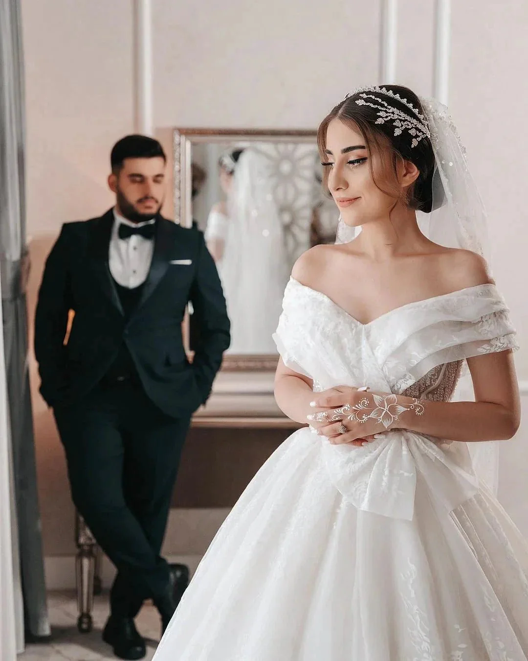 Beautiful Long White A-line Off-the-shoulder Sleeveless Wedding Dress With Lace - Image 2