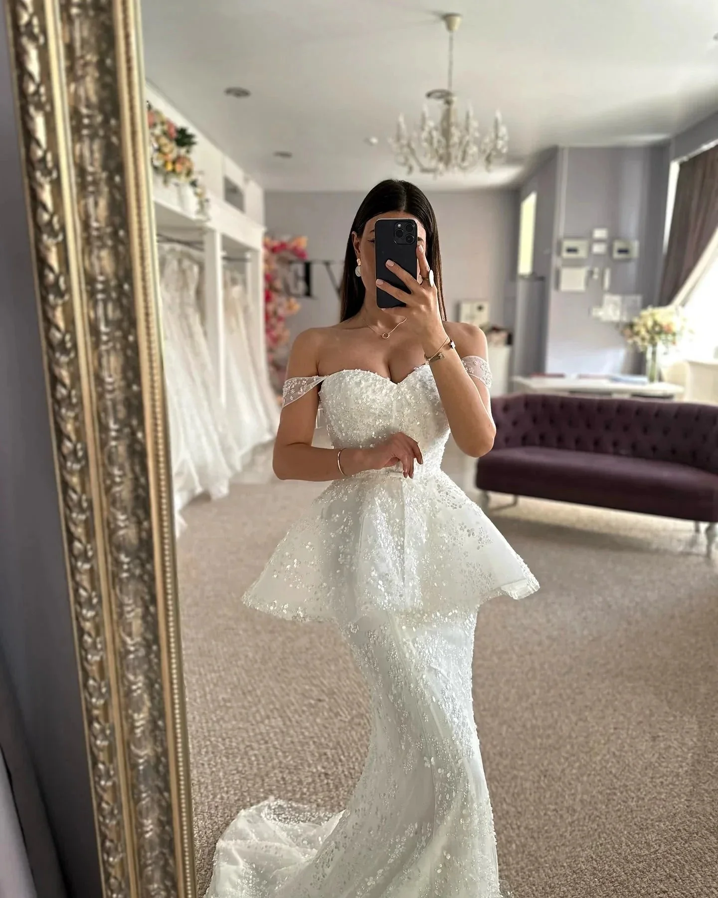 Beautiful Mermaid Tulle Lace Sweetheart Sleeveless White Wedding Dresses With Appliques - Image 2