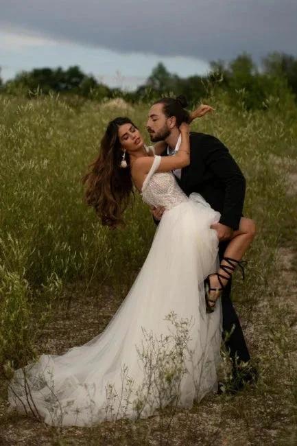 Beautiful Off-the-shoulder Sleeveless Column Floor-Length Tulle Wedding Dresses - Image 2