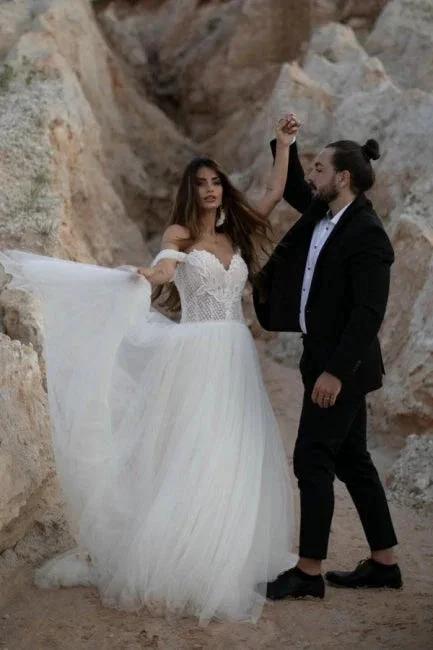 Beautiful Off-the-shoulder Sleeveless Column Floor-Length Tulle Wedding Dresses - Image 5