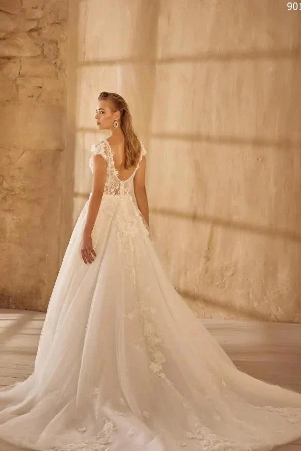Beautiful V-neck Long A-line Lace Tulle Sleeveless Wedding Dresses - Image 2