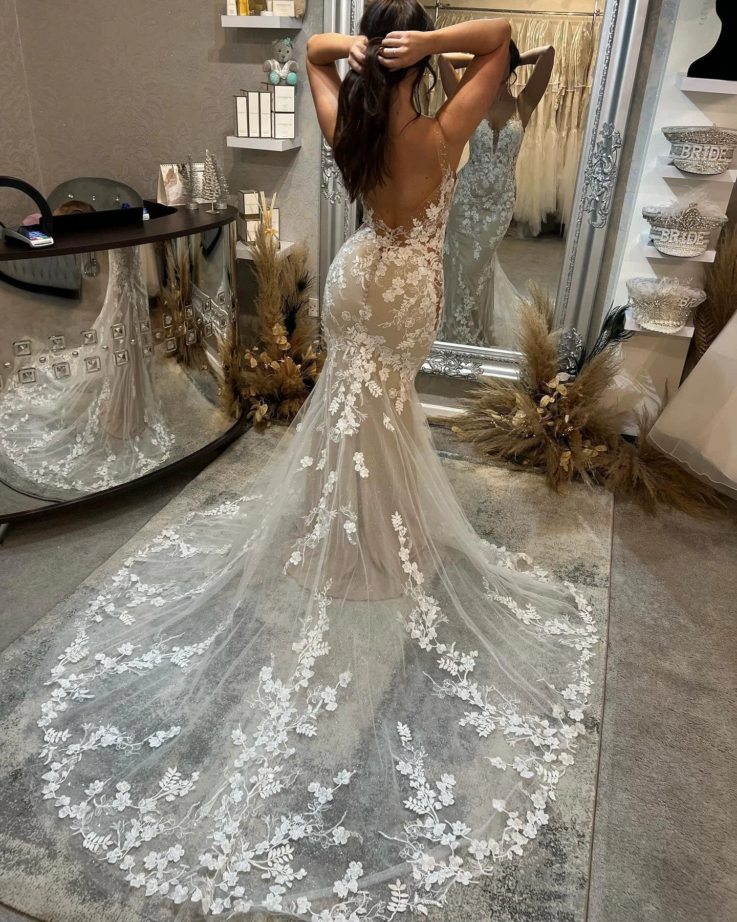 Beautiful V-neck Spaghetti Straps Mermaid Sleeveless Tulle Wedding Dress with lace - Image 2