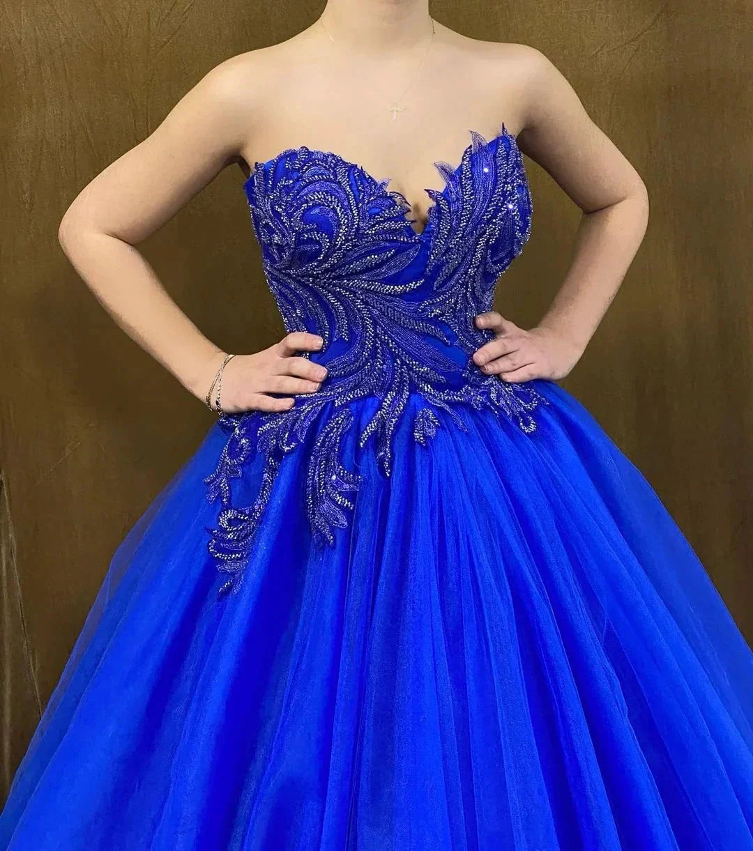 Beayutiful Strapless Sleeveless Ball Gown Prom Dress With Applique - Image 2