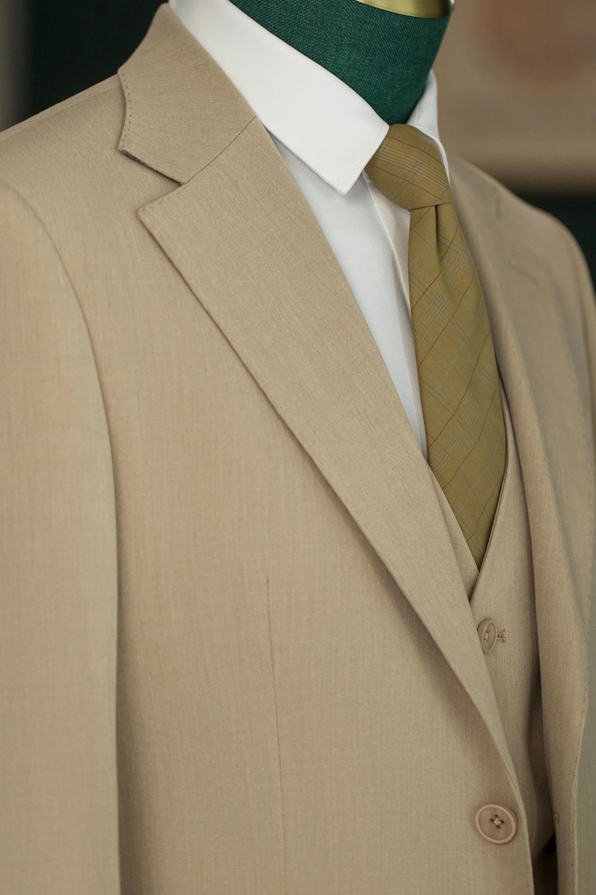 Beige Linen Blend 3 Piece Tailored Wedding Suit For Groom And Groomsmen - Image 2