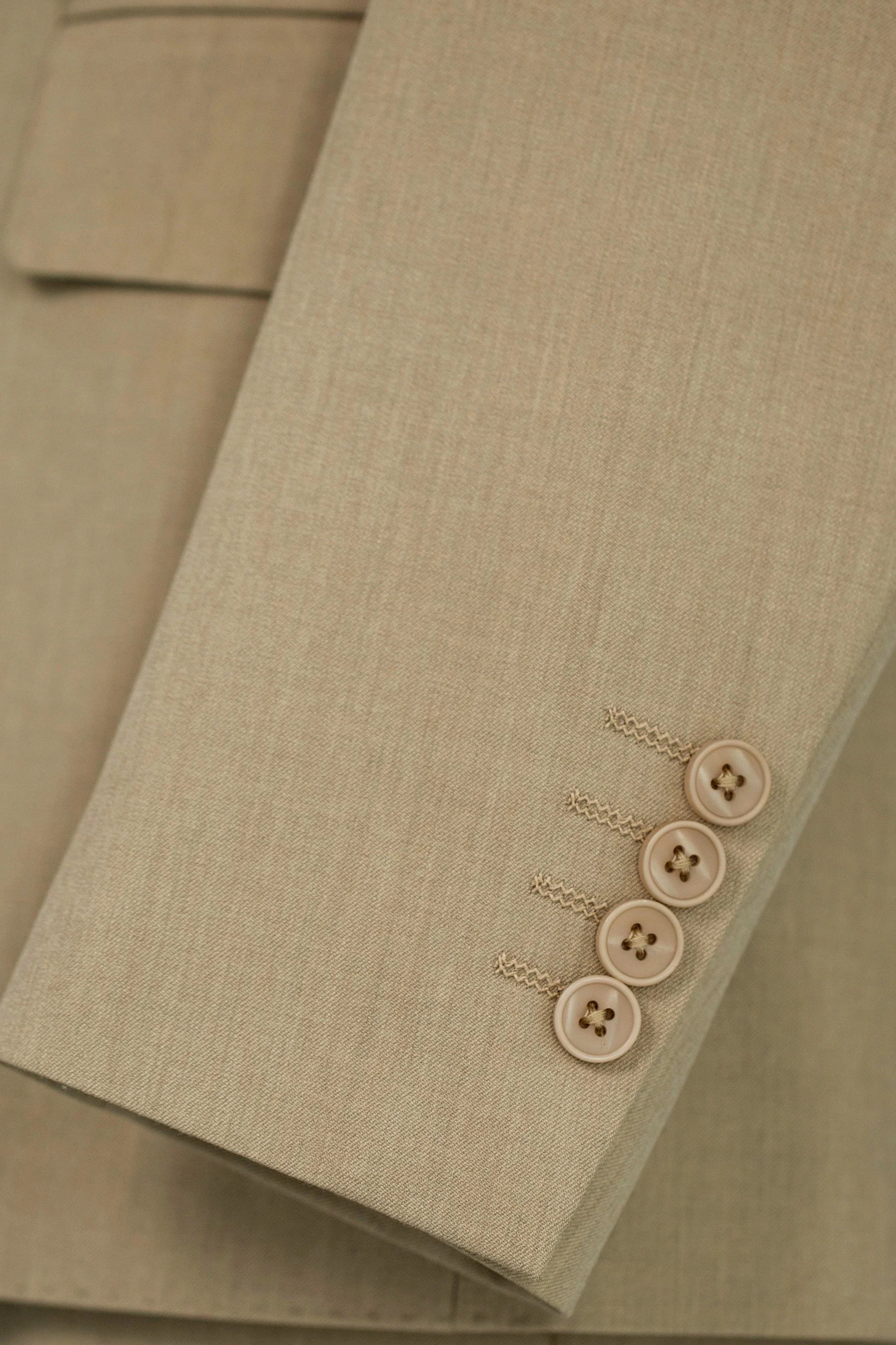 Beige Linen Blend 3 Piece Tailored Wedding Suit For Groom And Groomsmen - Image 3