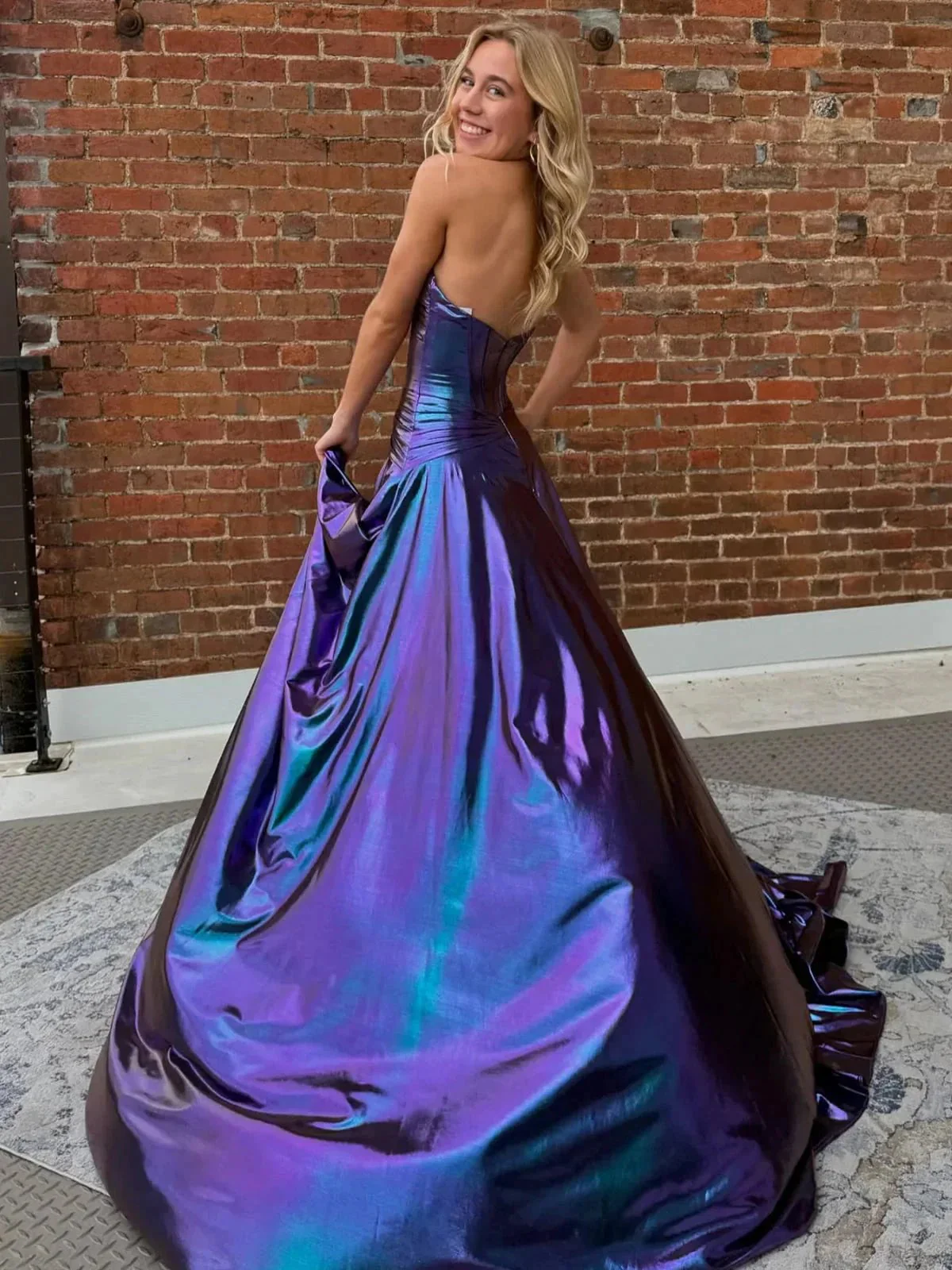 Bencelina | Mermaid Sweetheart Green Metallic Long Prom Dress with Slit - Image 9