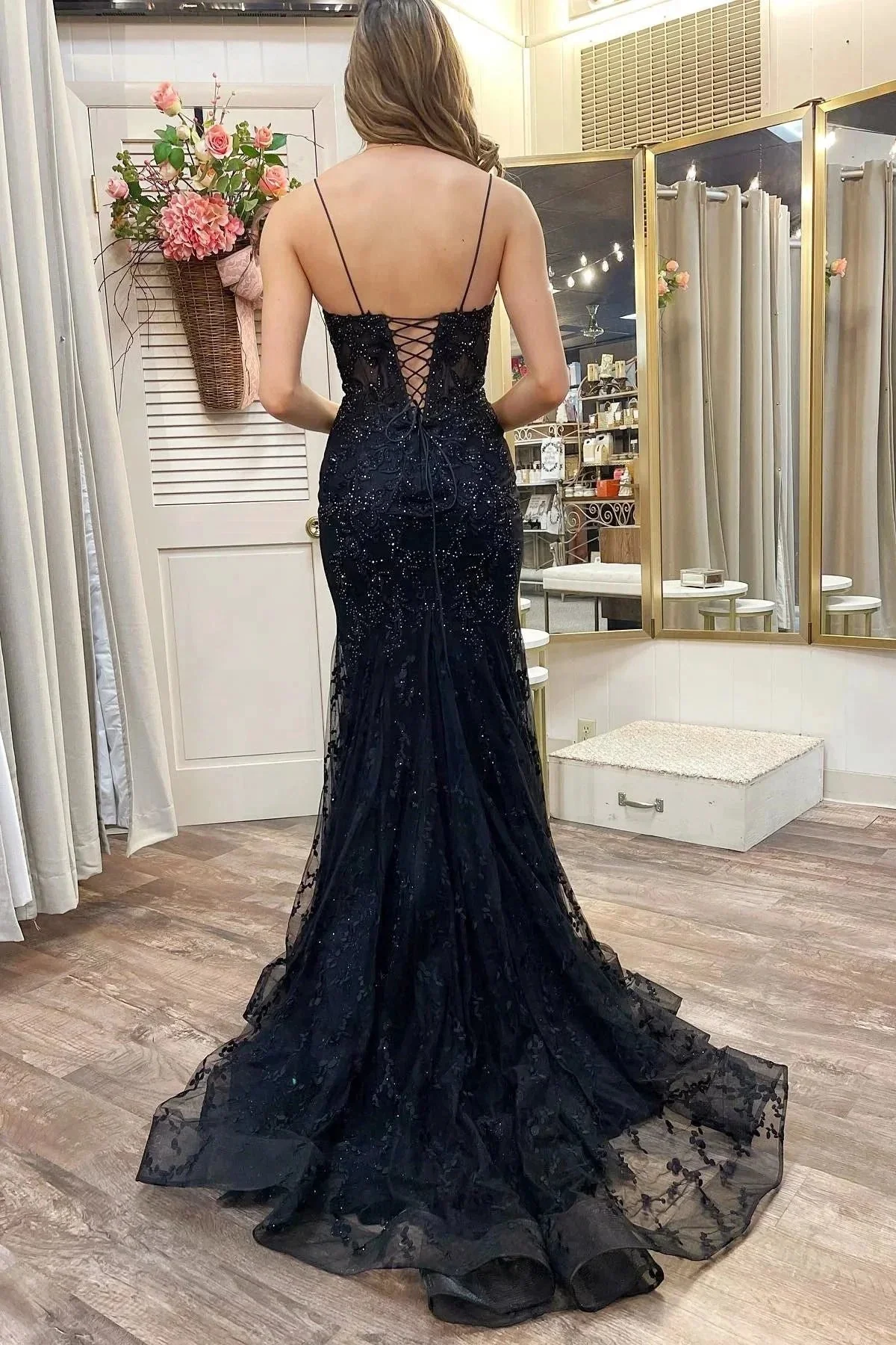 Black Appliques Plunge V Lace-Up Trumpet Prom Gown - Image 3