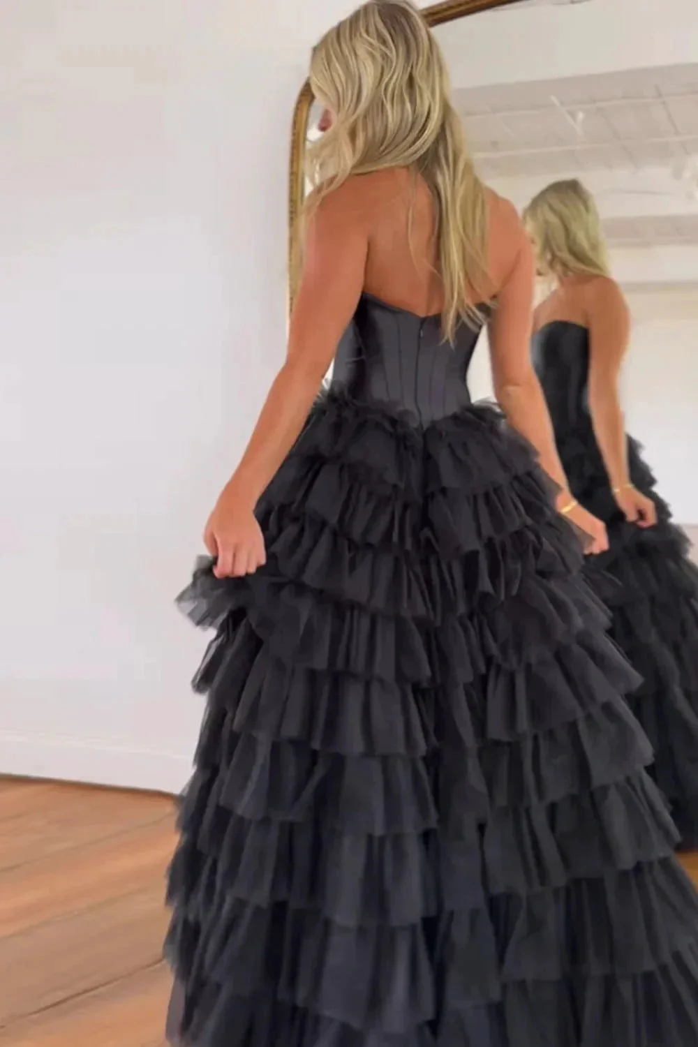 Harmony |A-Line Sweetheart Tiered Tulle Prom Dress with Slit - Image 2