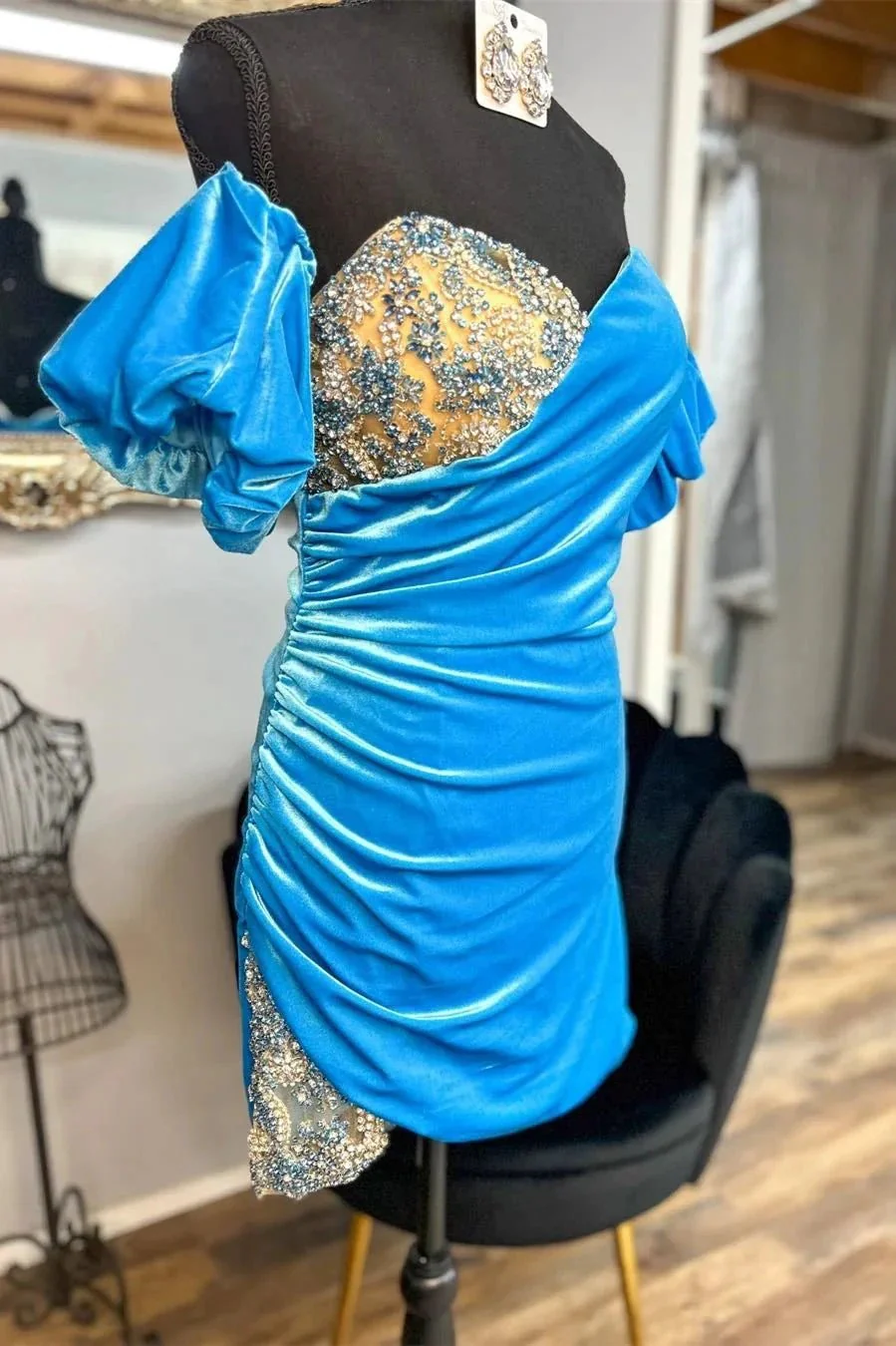 Black Velvet Sweetheart Beaded Short Cocktail Dress - Image 4