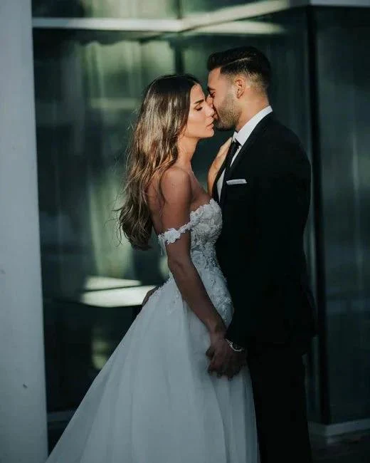 Boho A-Line Tulle Off-the-shoulder Wedding Dresses with Lace - Image 4