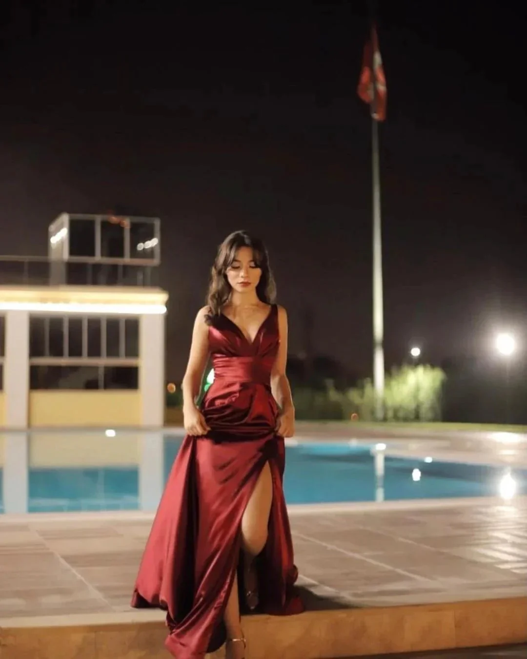 Burgundy Long A-line V-neck Backless Prom Dress With Slit - Image 2
